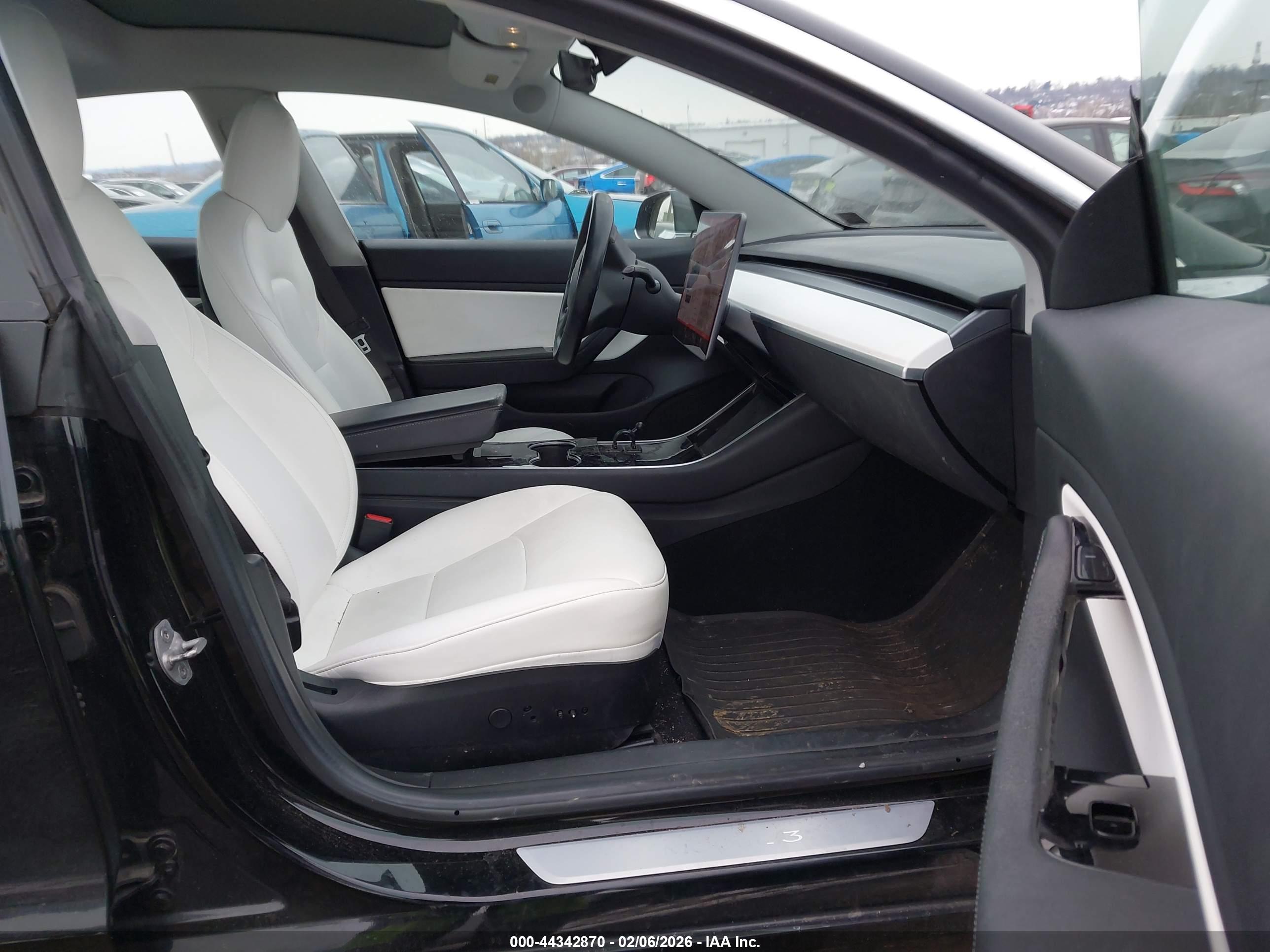 TESLA MODEL image 5