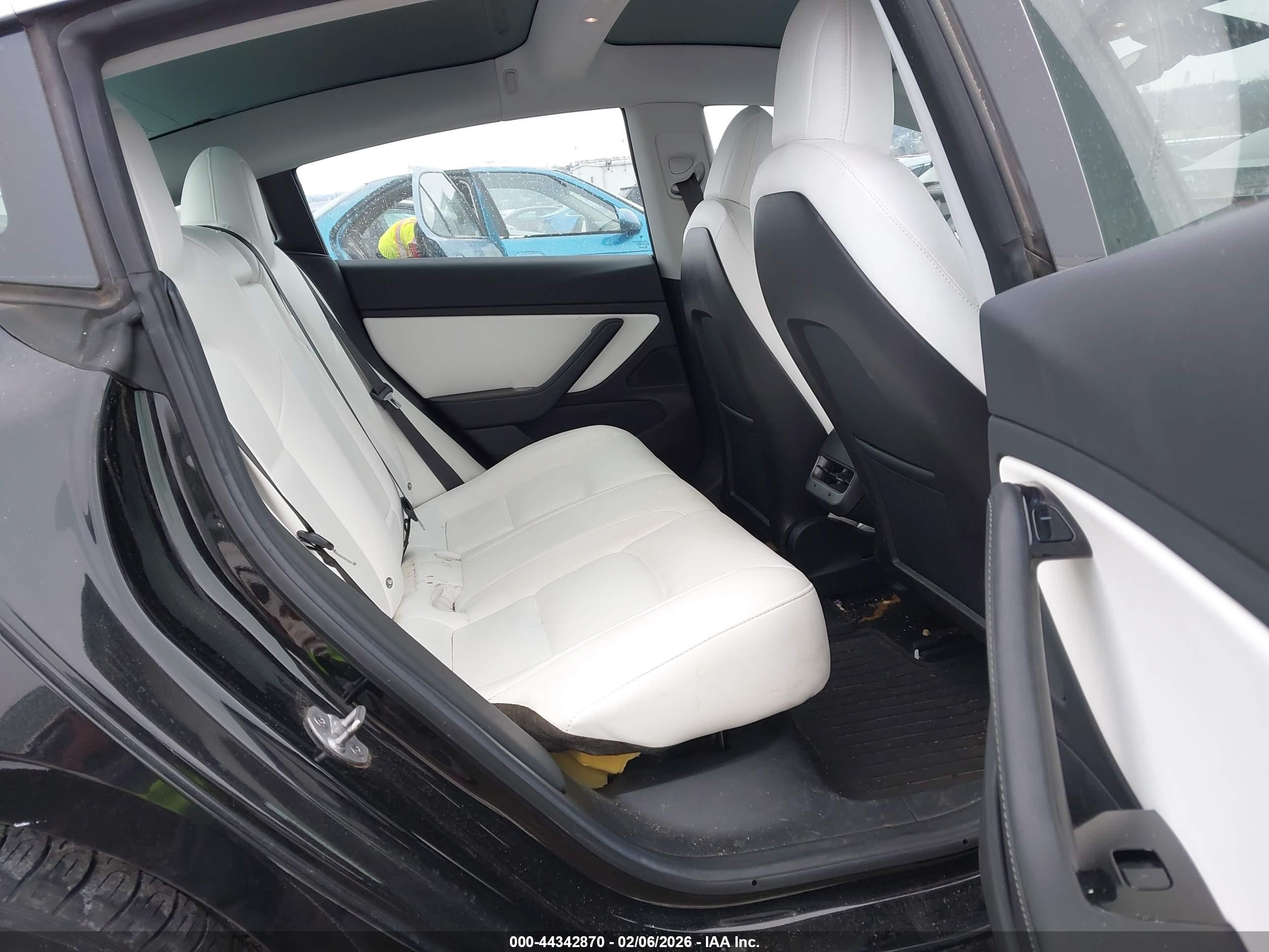 TESLA MODEL image 8
