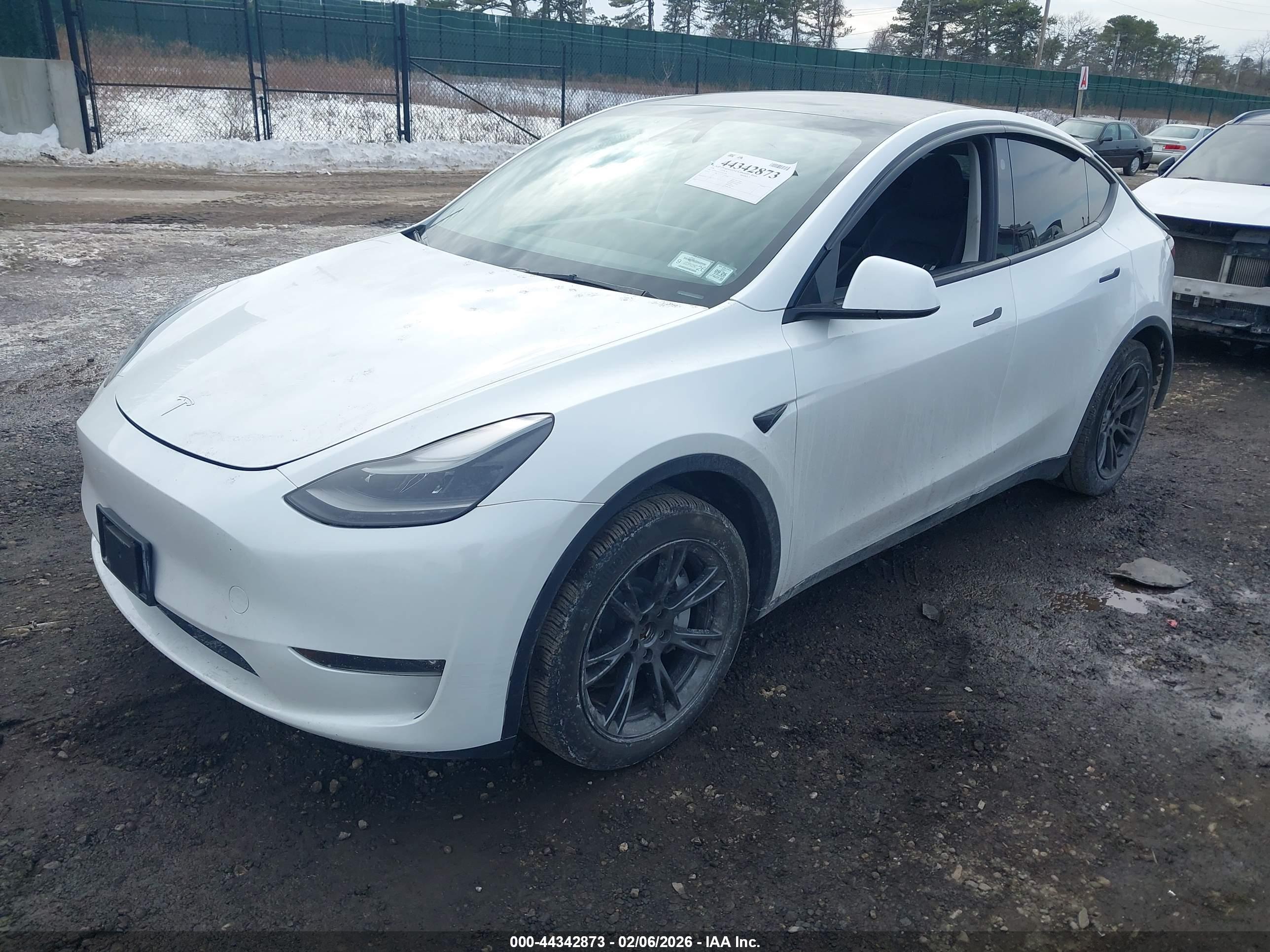 TESLA MODEL image 2