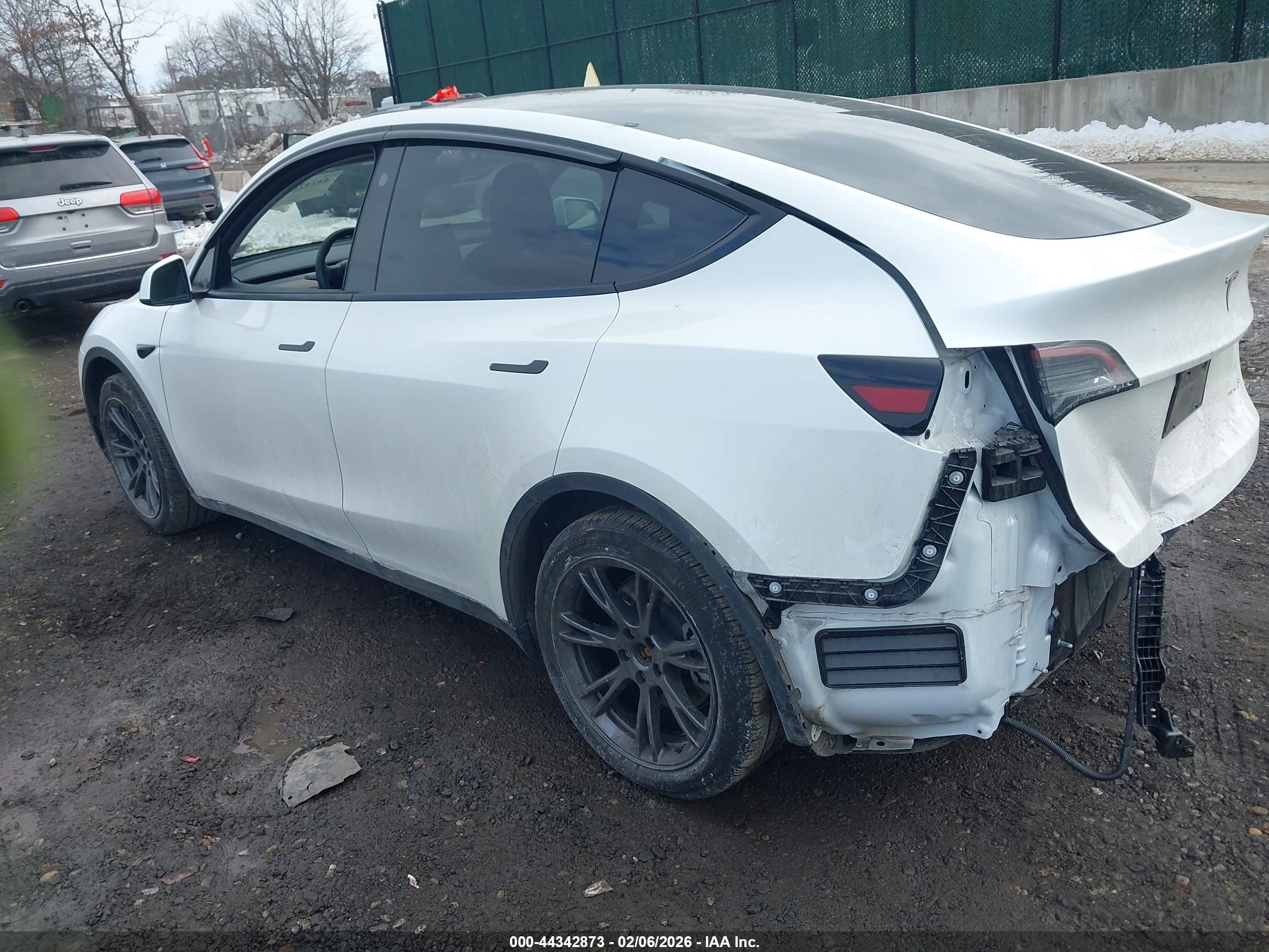 TESLA MODEL image 3