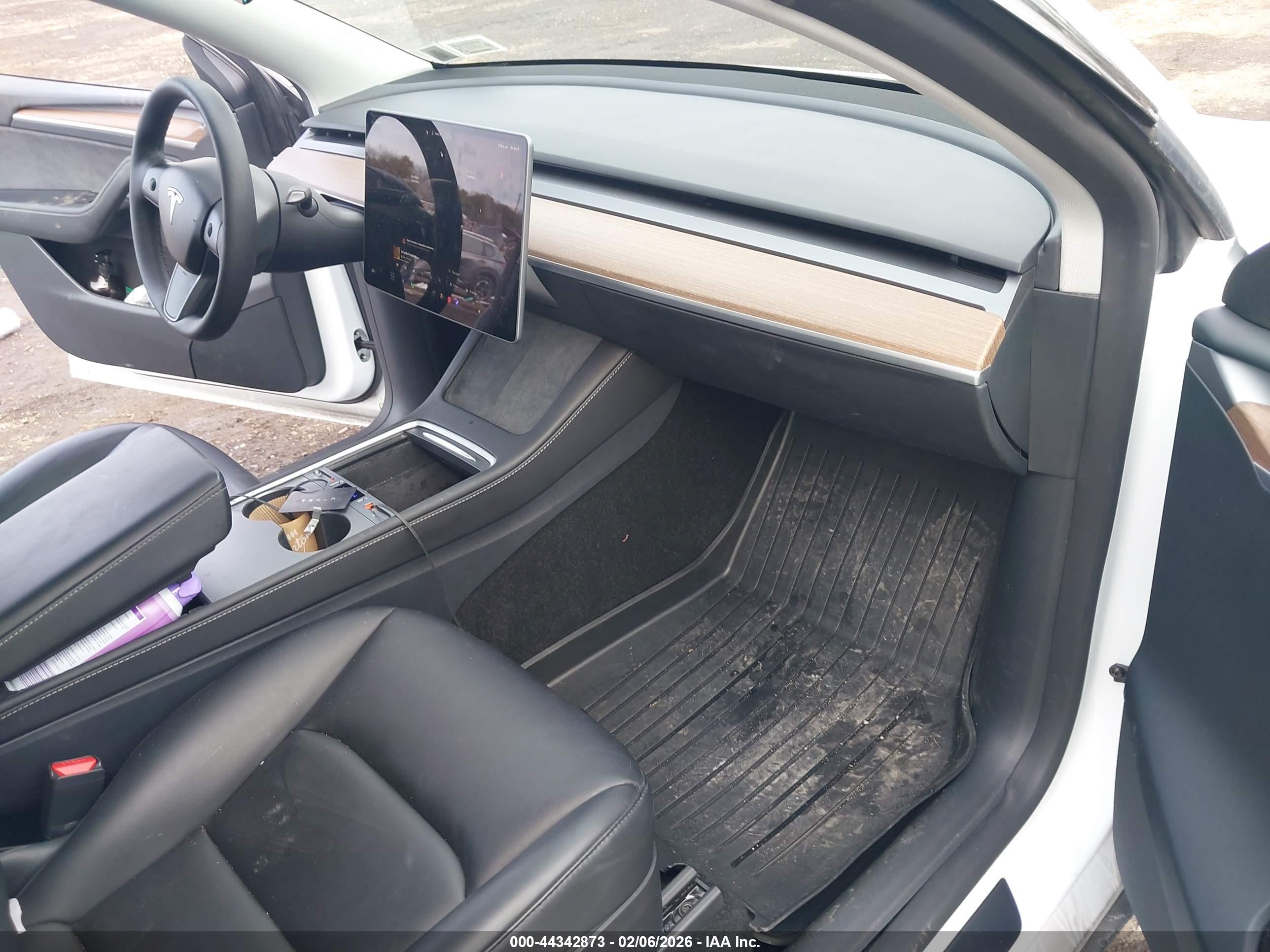 TESLA MODEL image 5