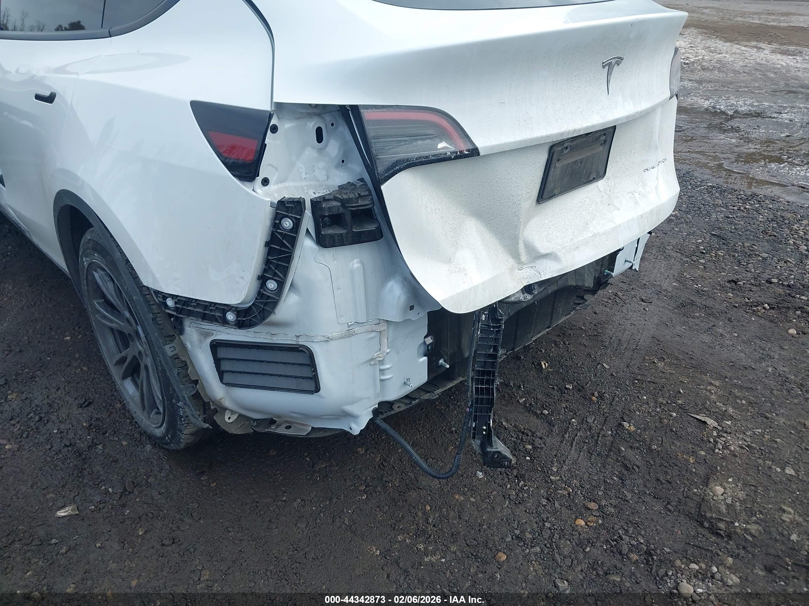 TESLA MODEL image 6