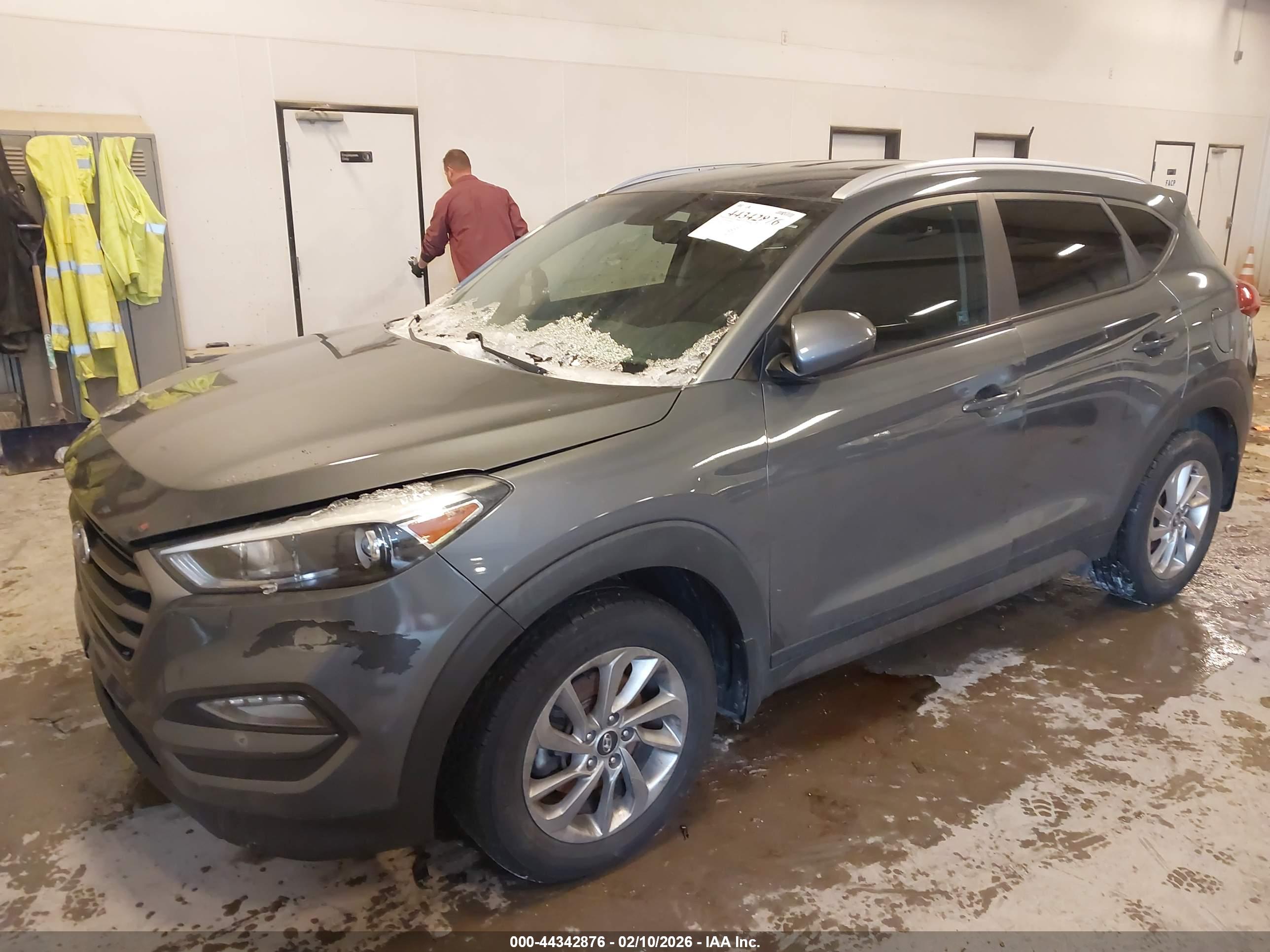 HYUNDAI TUCSON image 2
