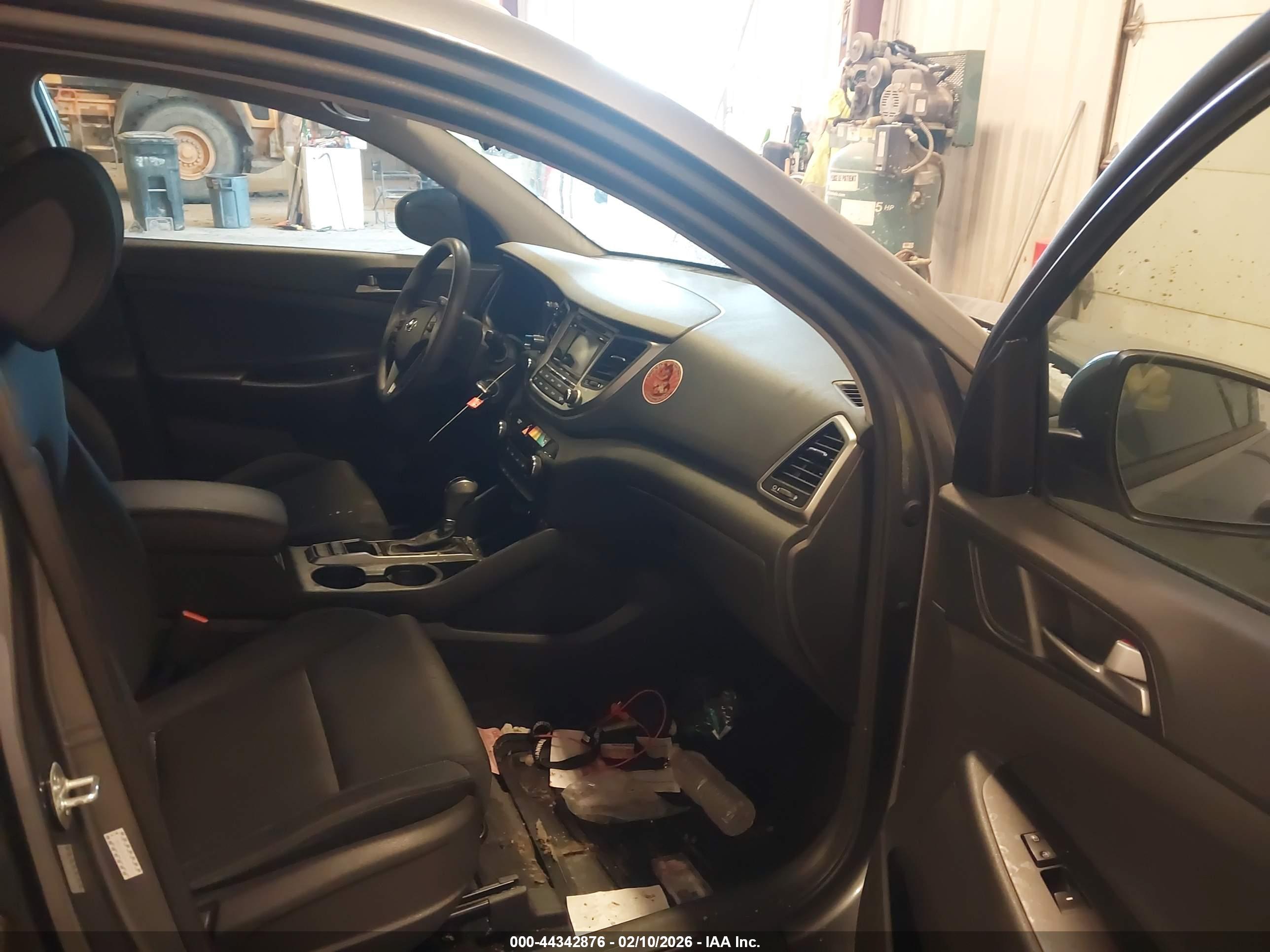 HYUNDAI TUCSON image 5