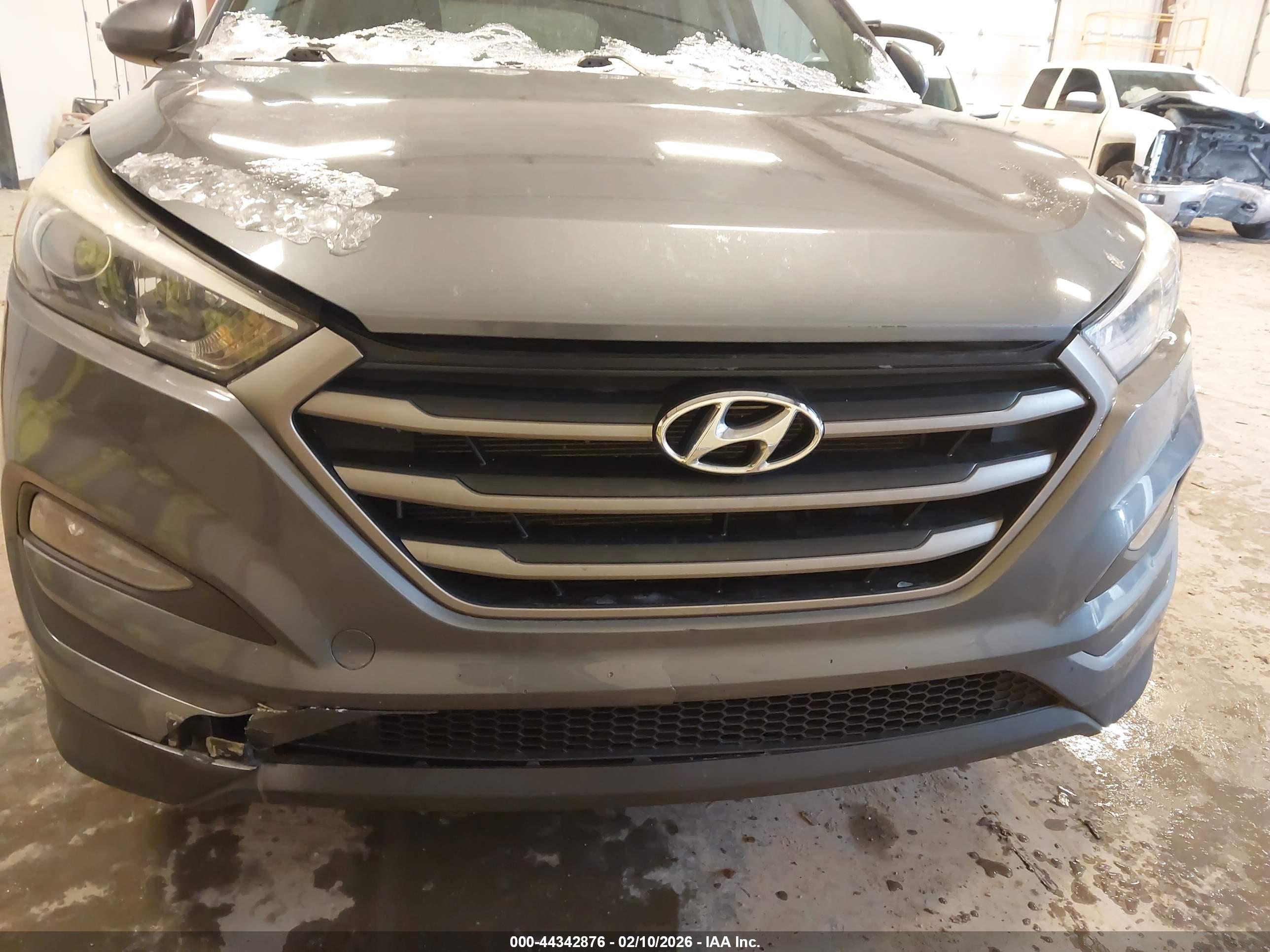 HYUNDAI TUCSON image 6