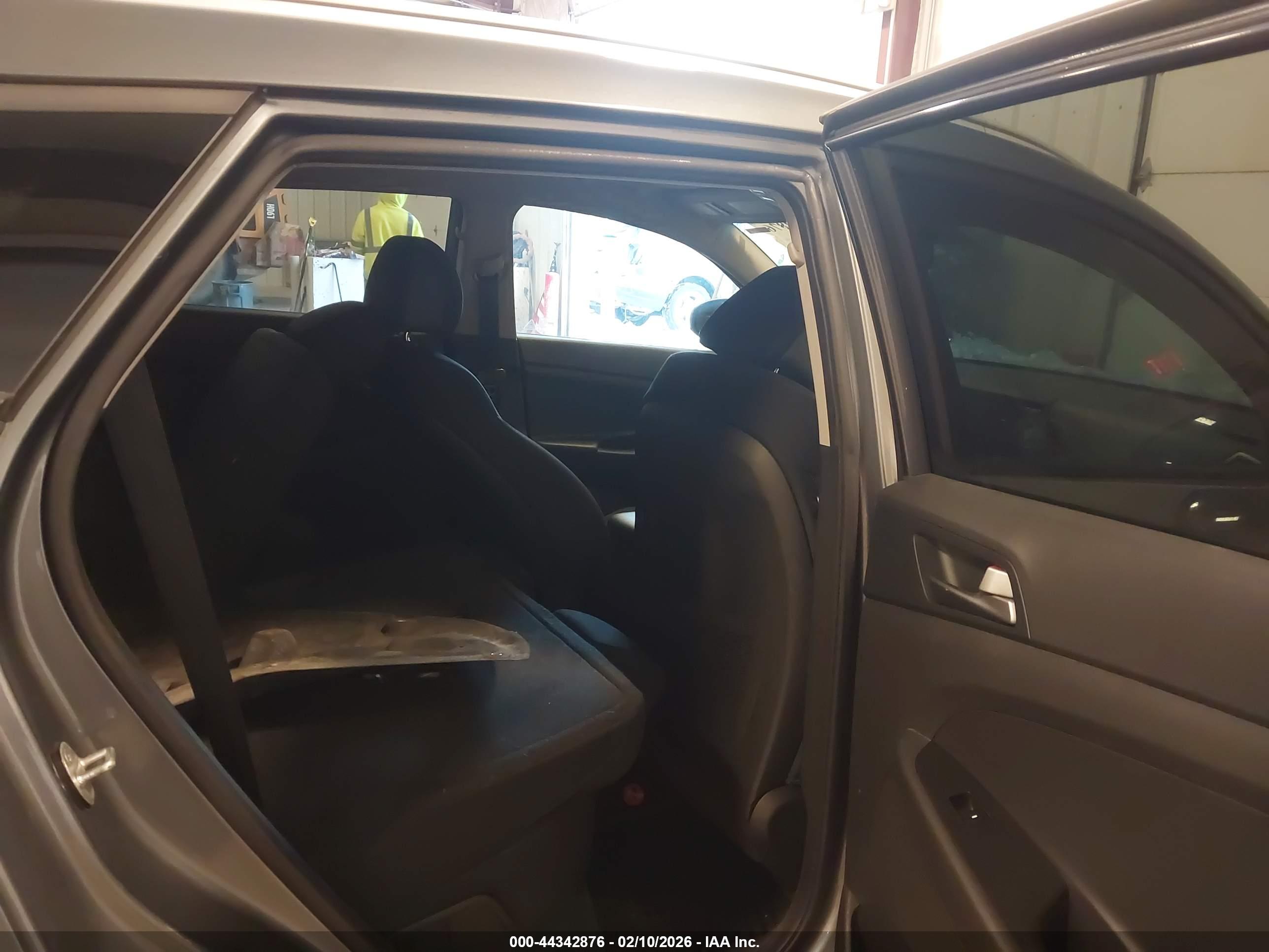HYUNDAI TUCSON image 8
