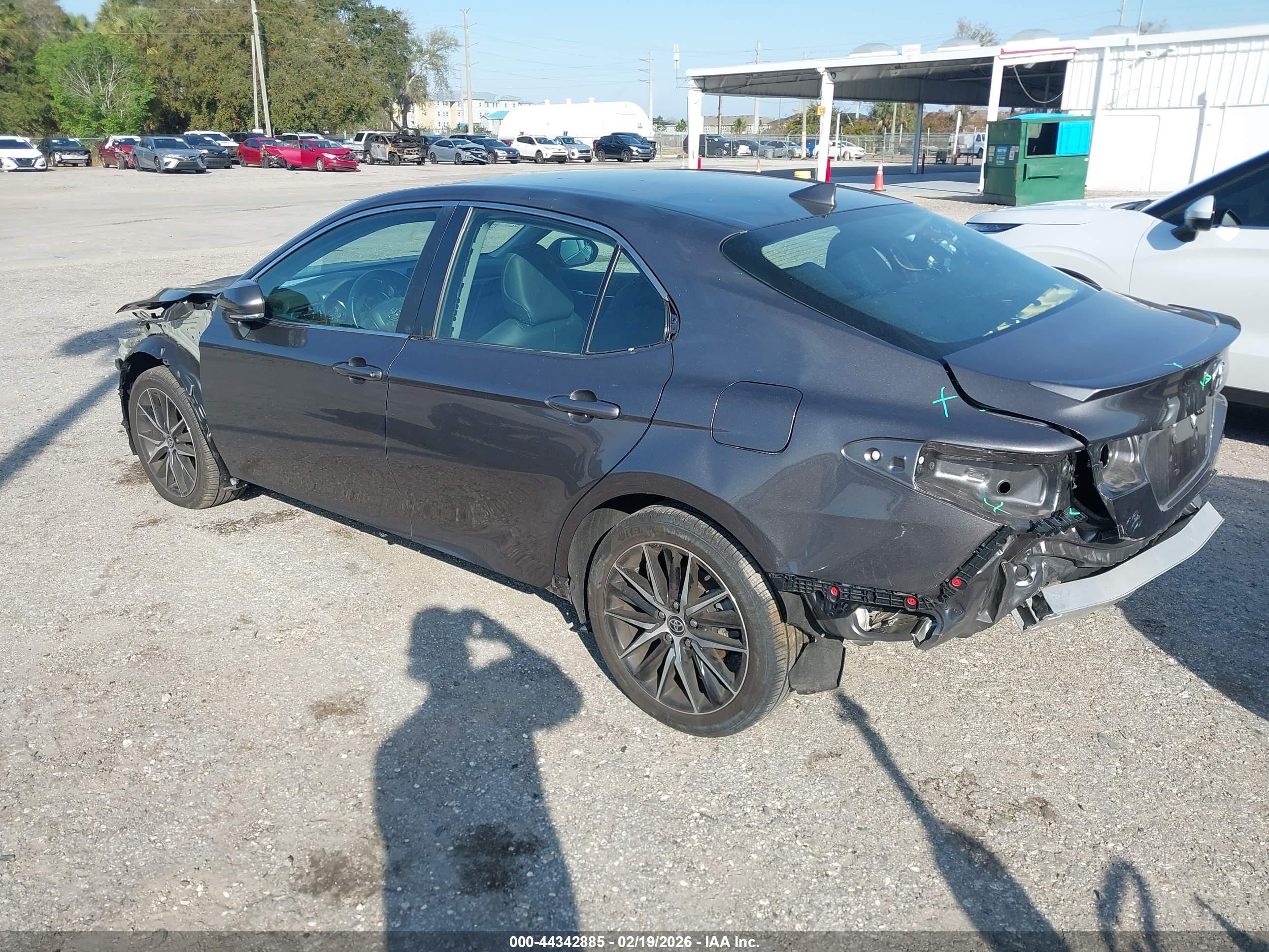 TOYOTA CAMRY image 3