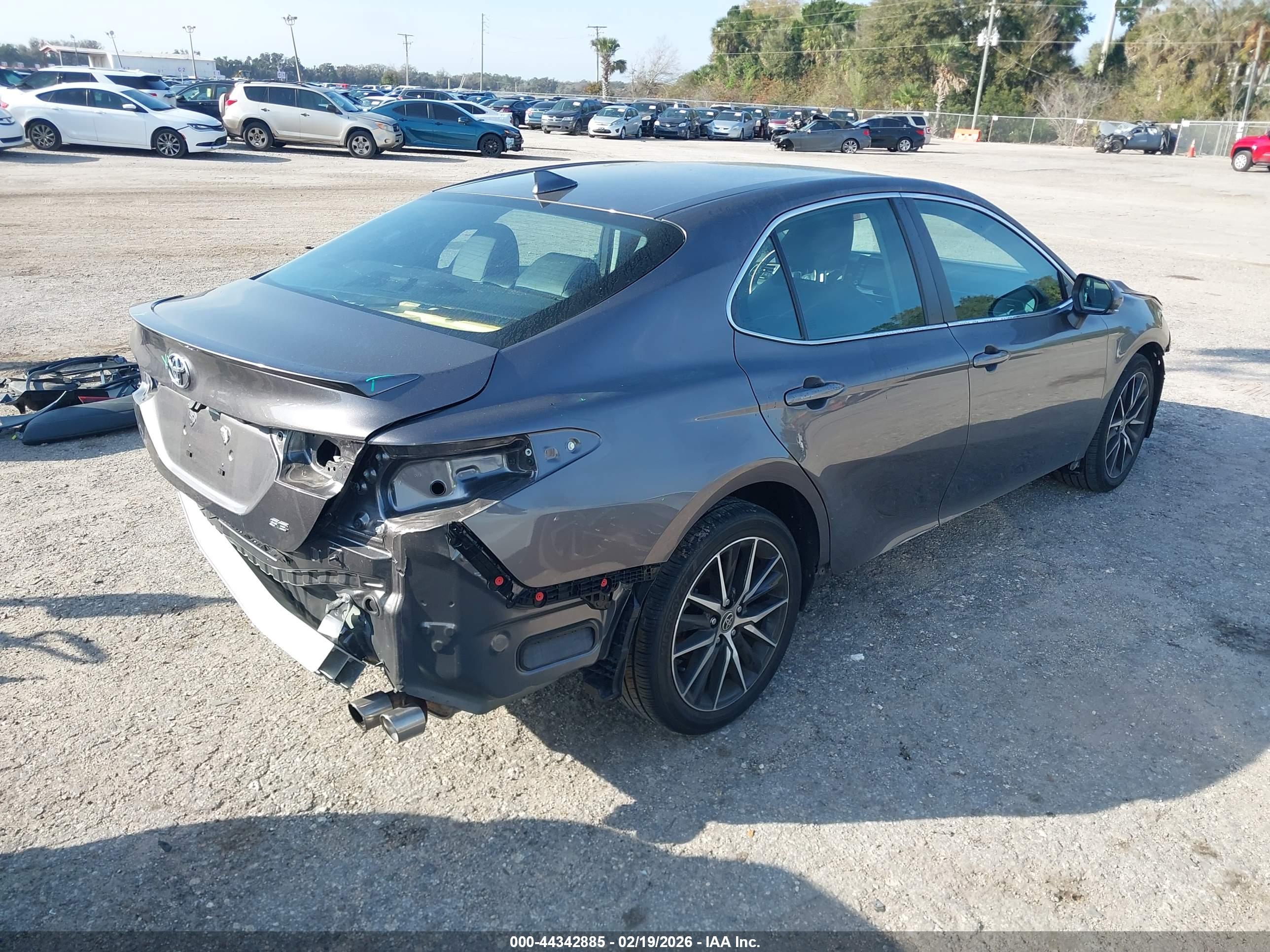TOYOTA CAMRY image 4