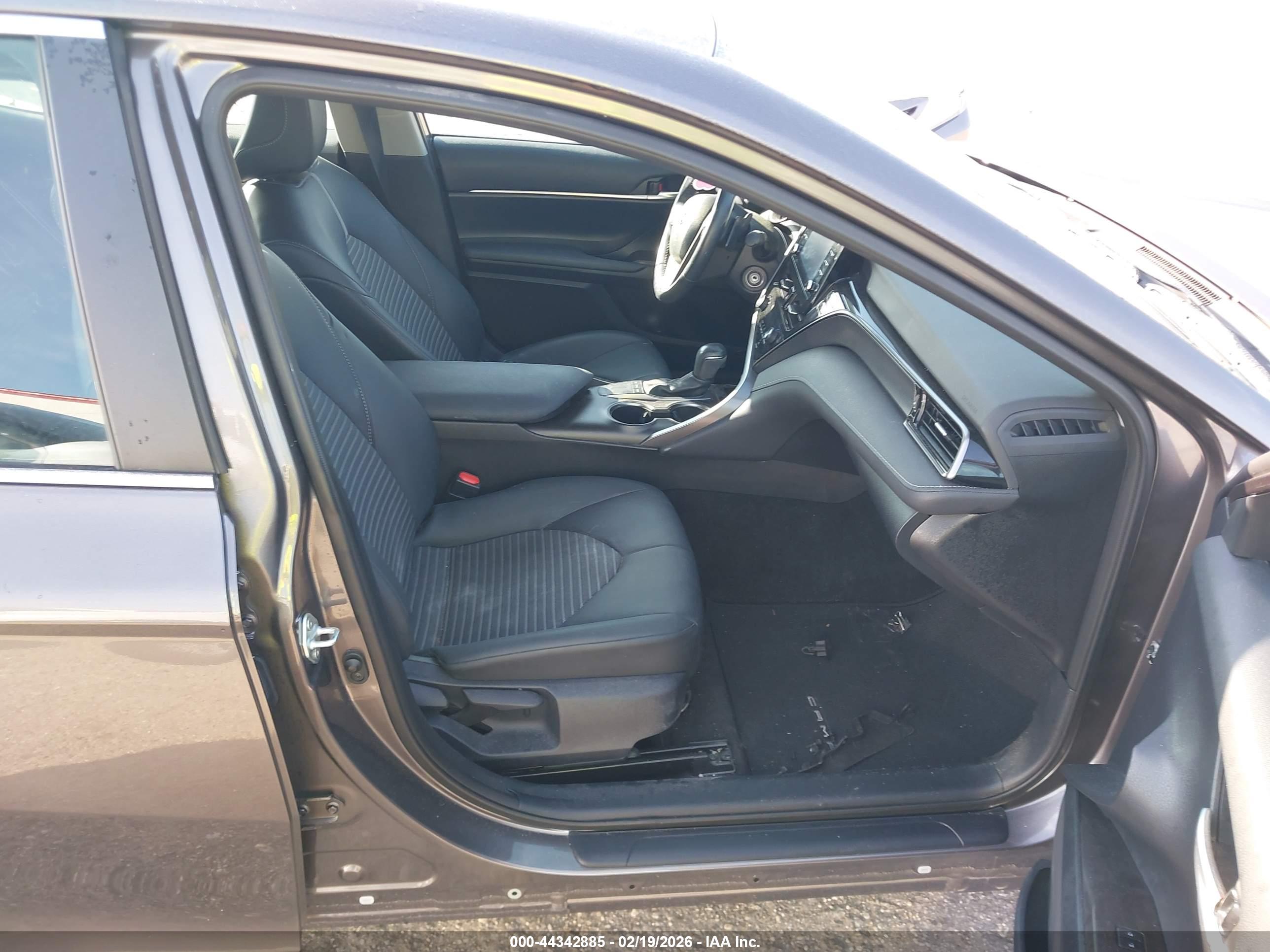 TOYOTA CAMRY image 5