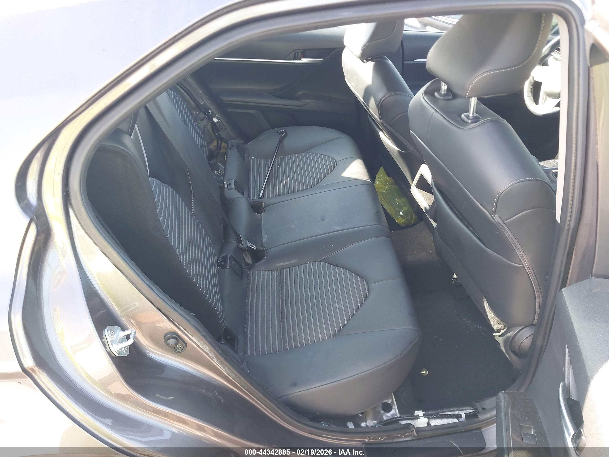 TOYOTA CAMRY image 8