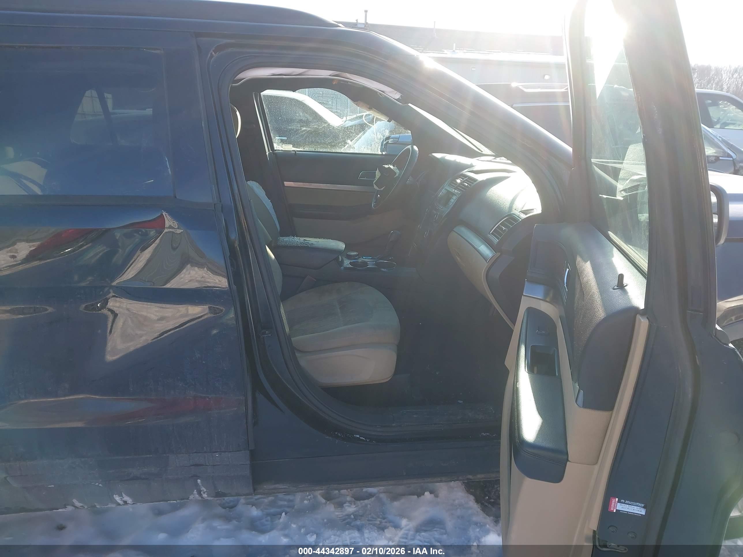 FORD EXPLORER image 5