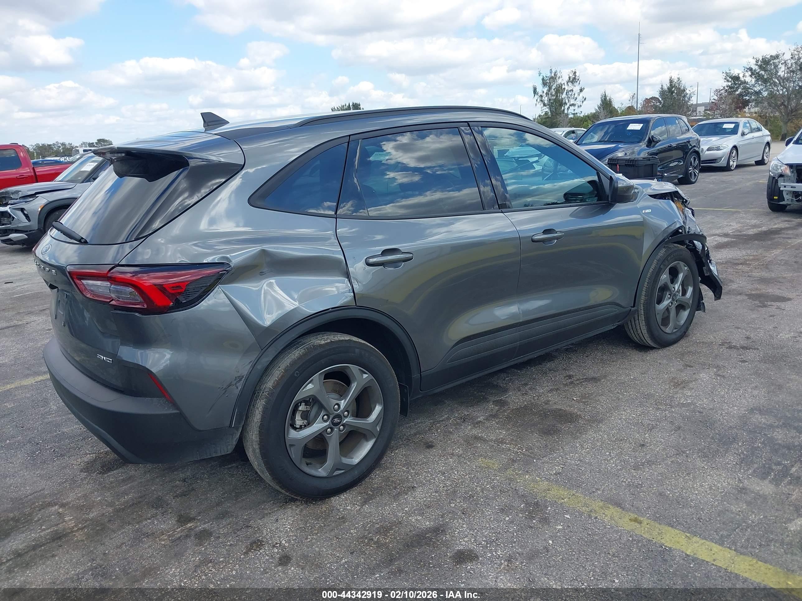 FORD ESCAPE image 4