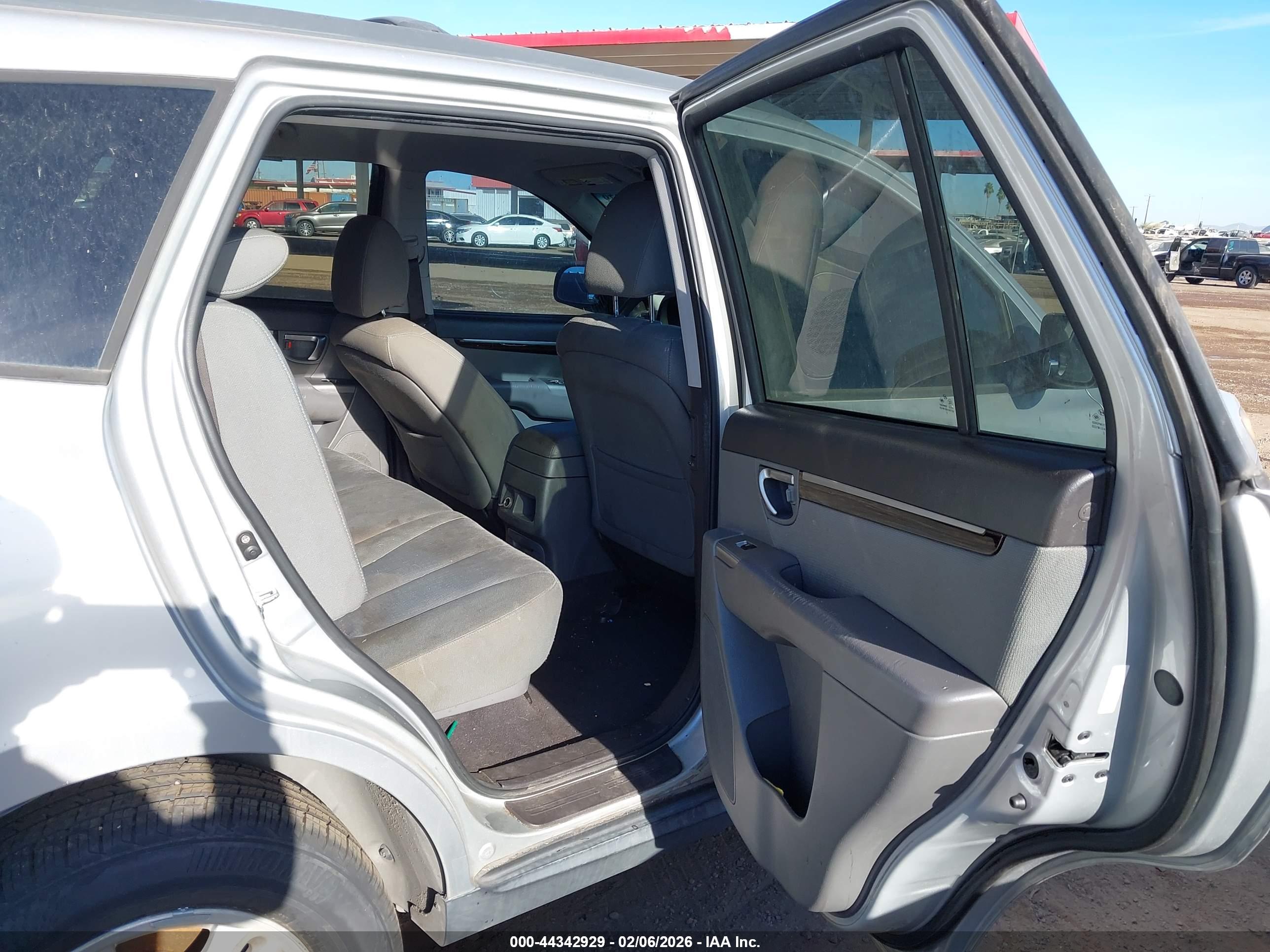 HYUNDAI SANTA image 8