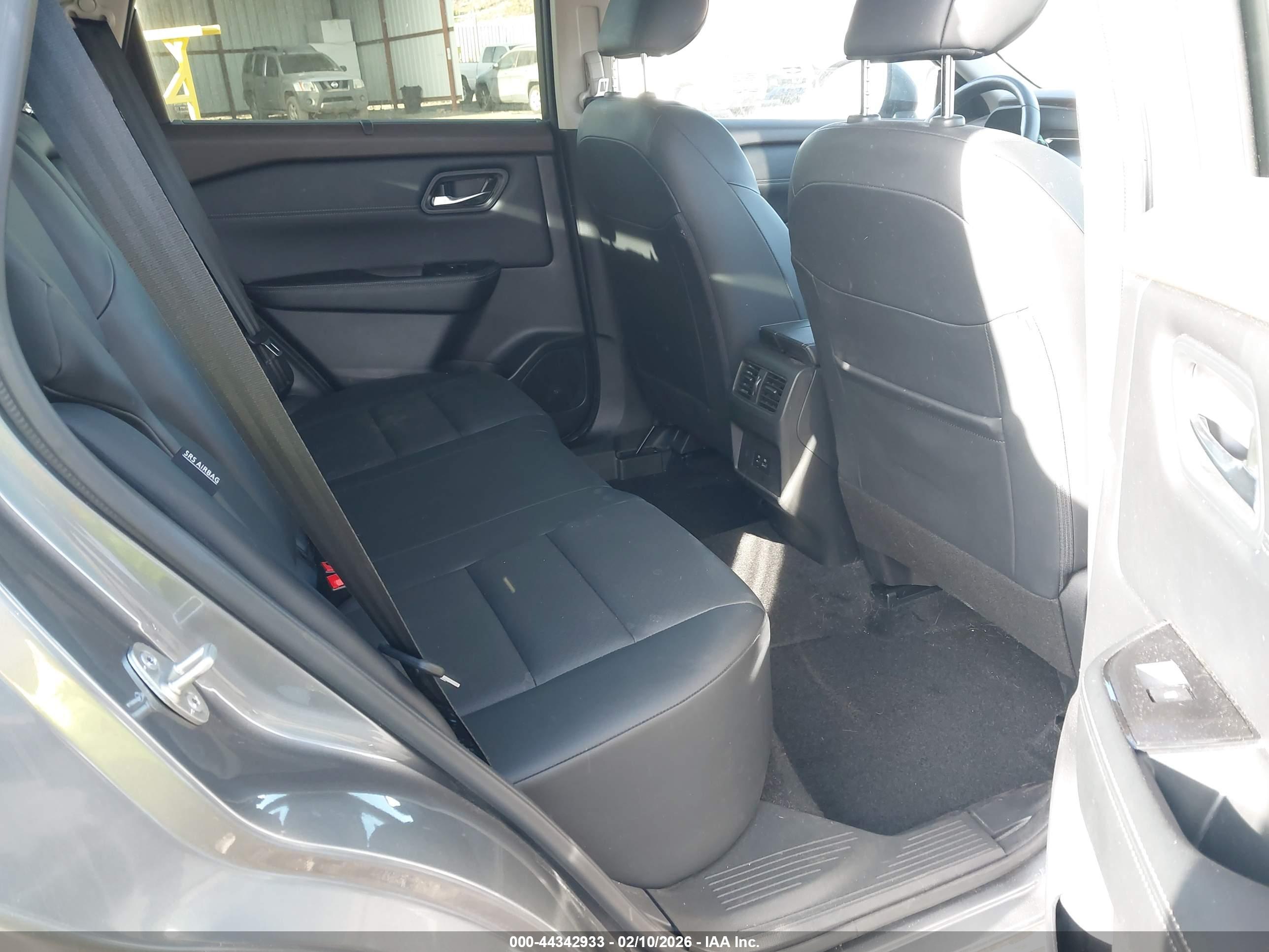 NISSAN ROGUE image 8