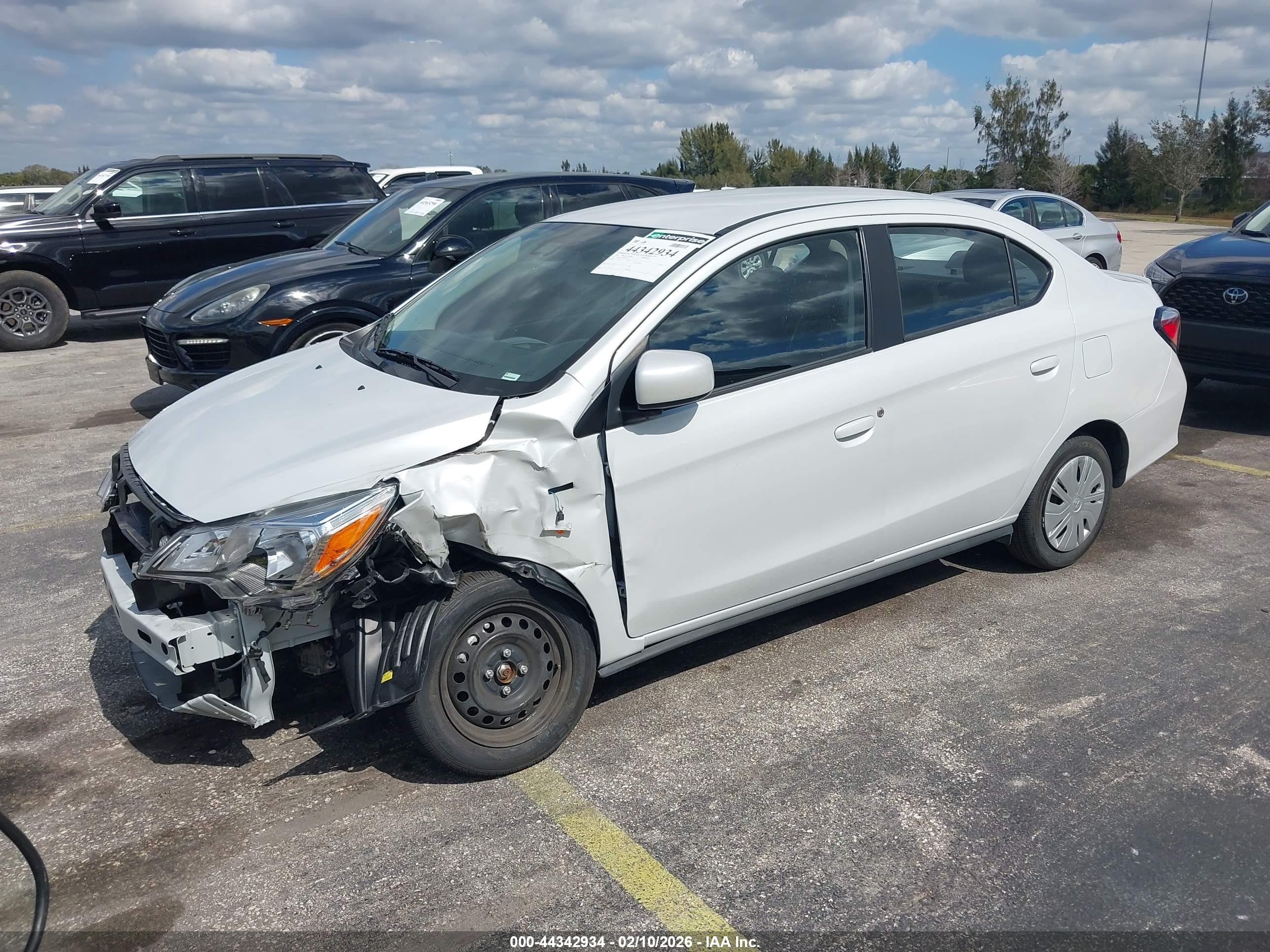 MITSUBISHI MIRAGE image 2
