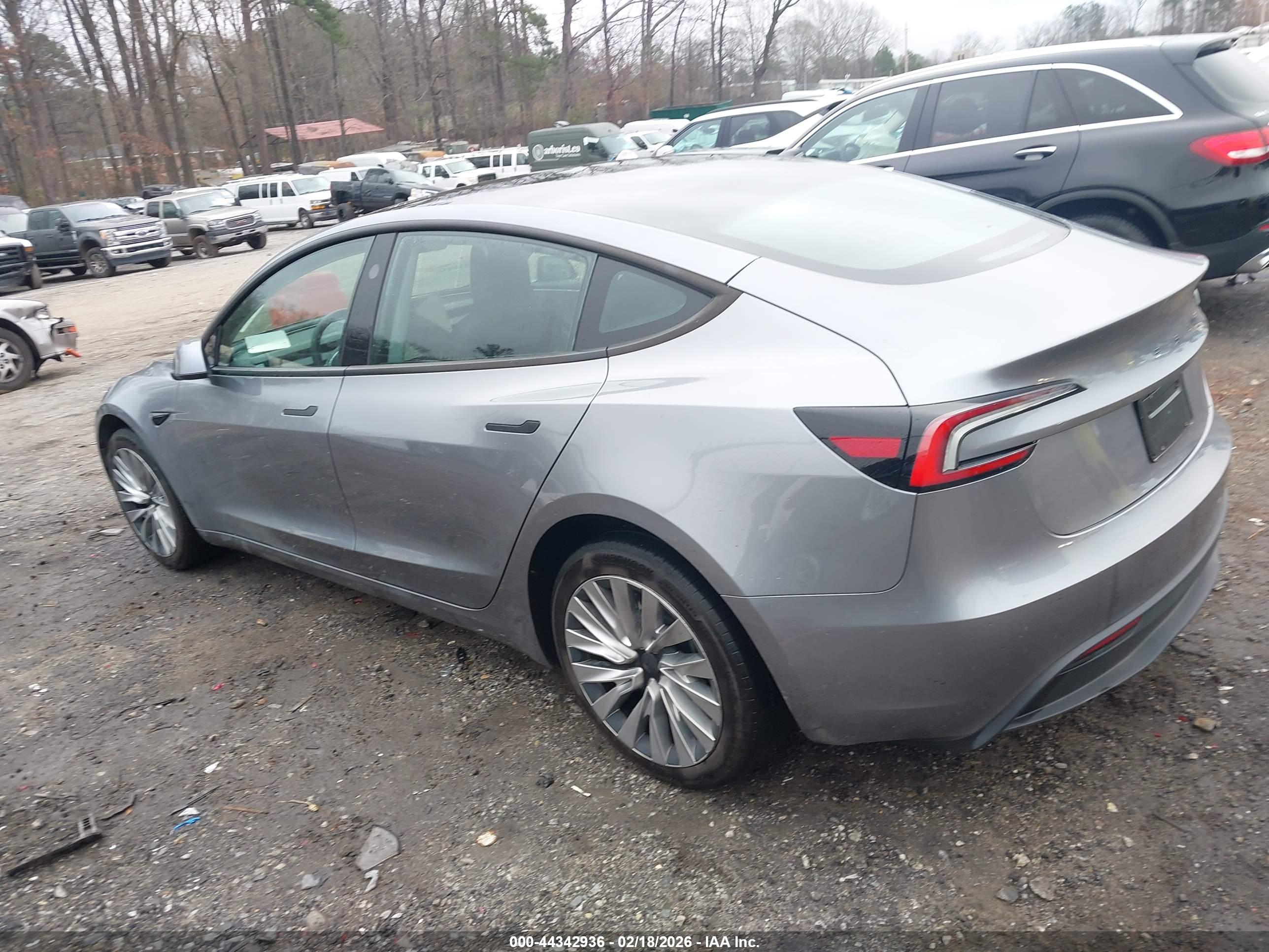 TESLA MODEL image 3