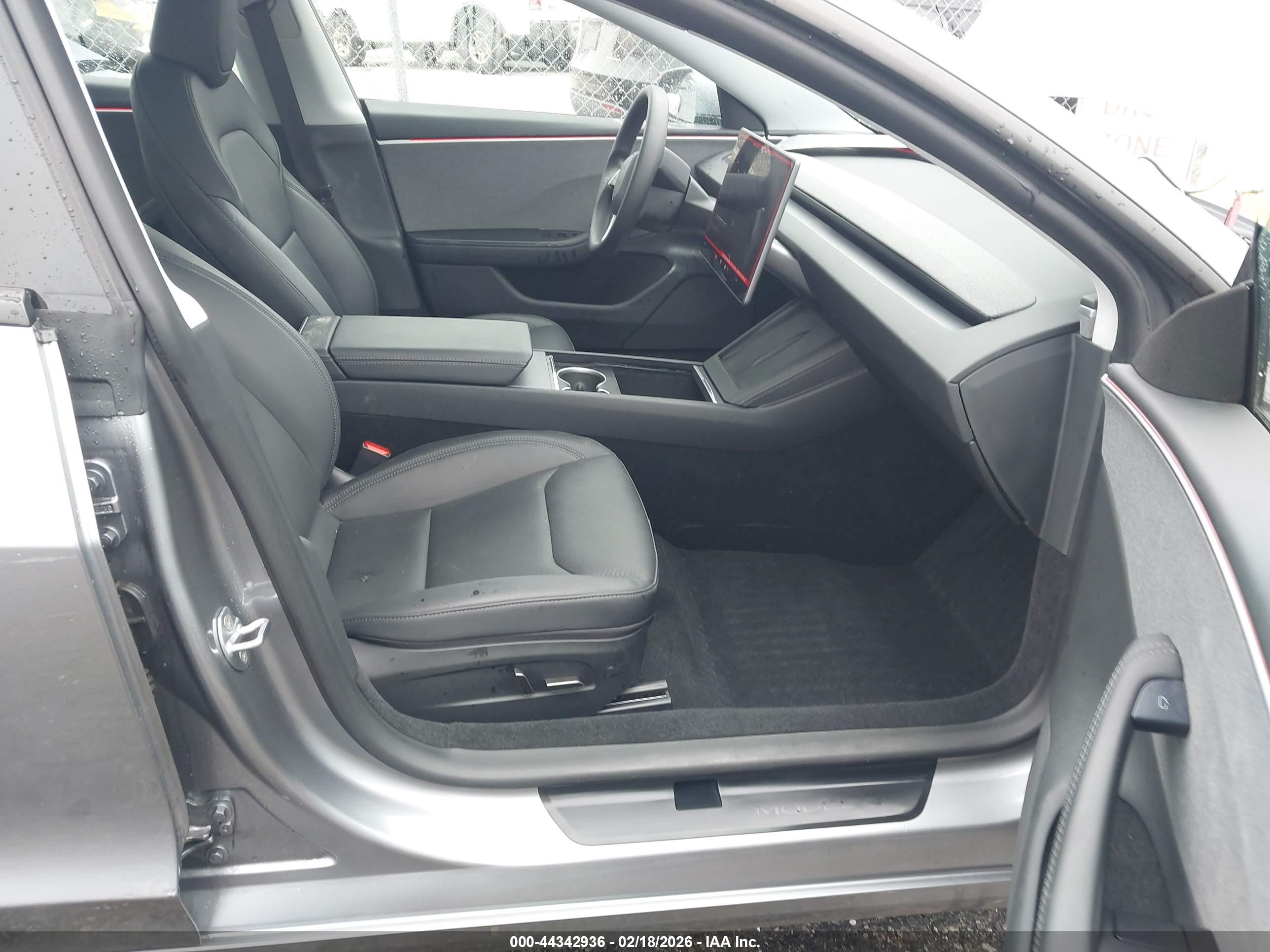 TESLA MODEL image 5