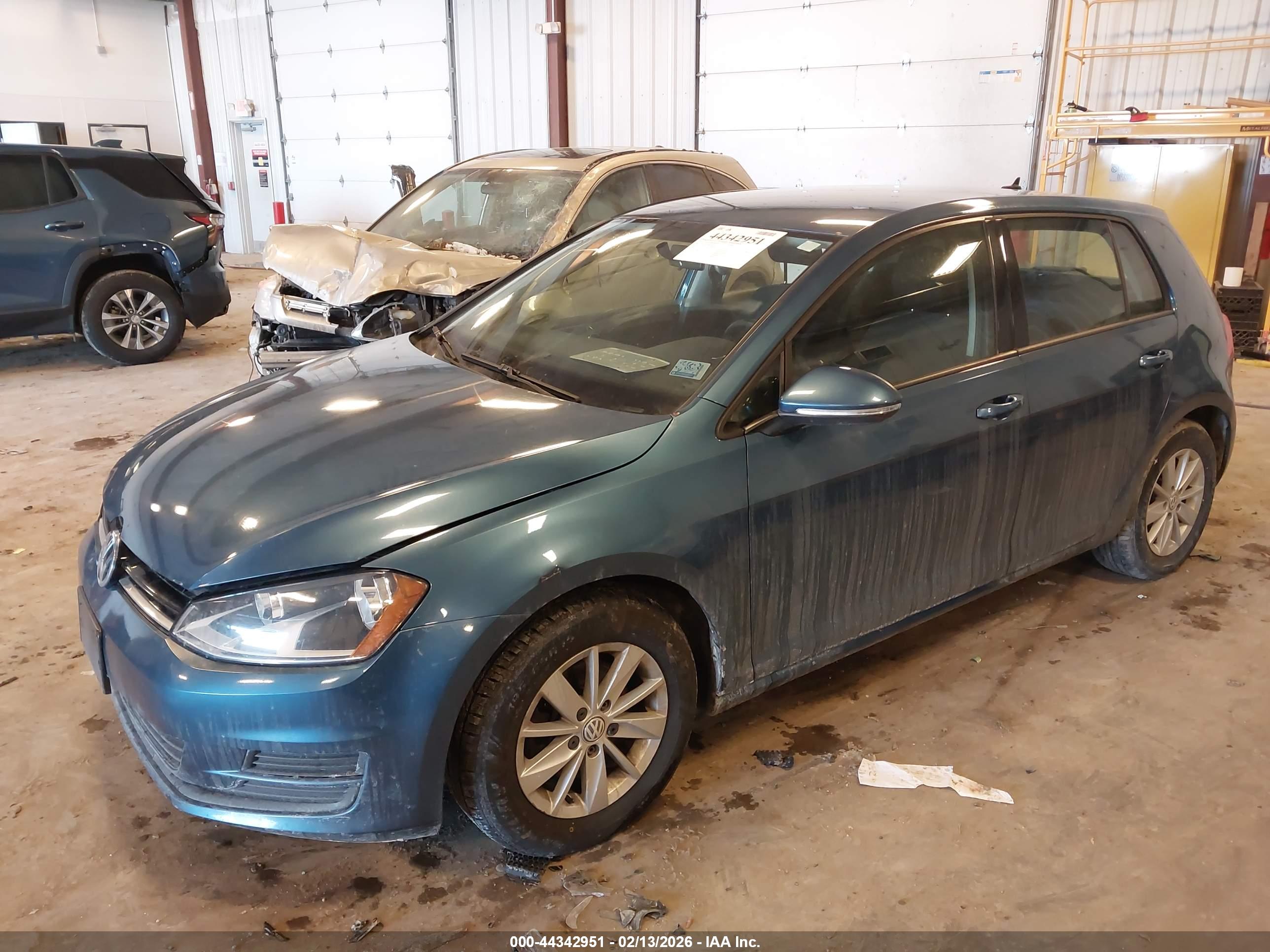 VOLKSWAGEN GOLF image 2