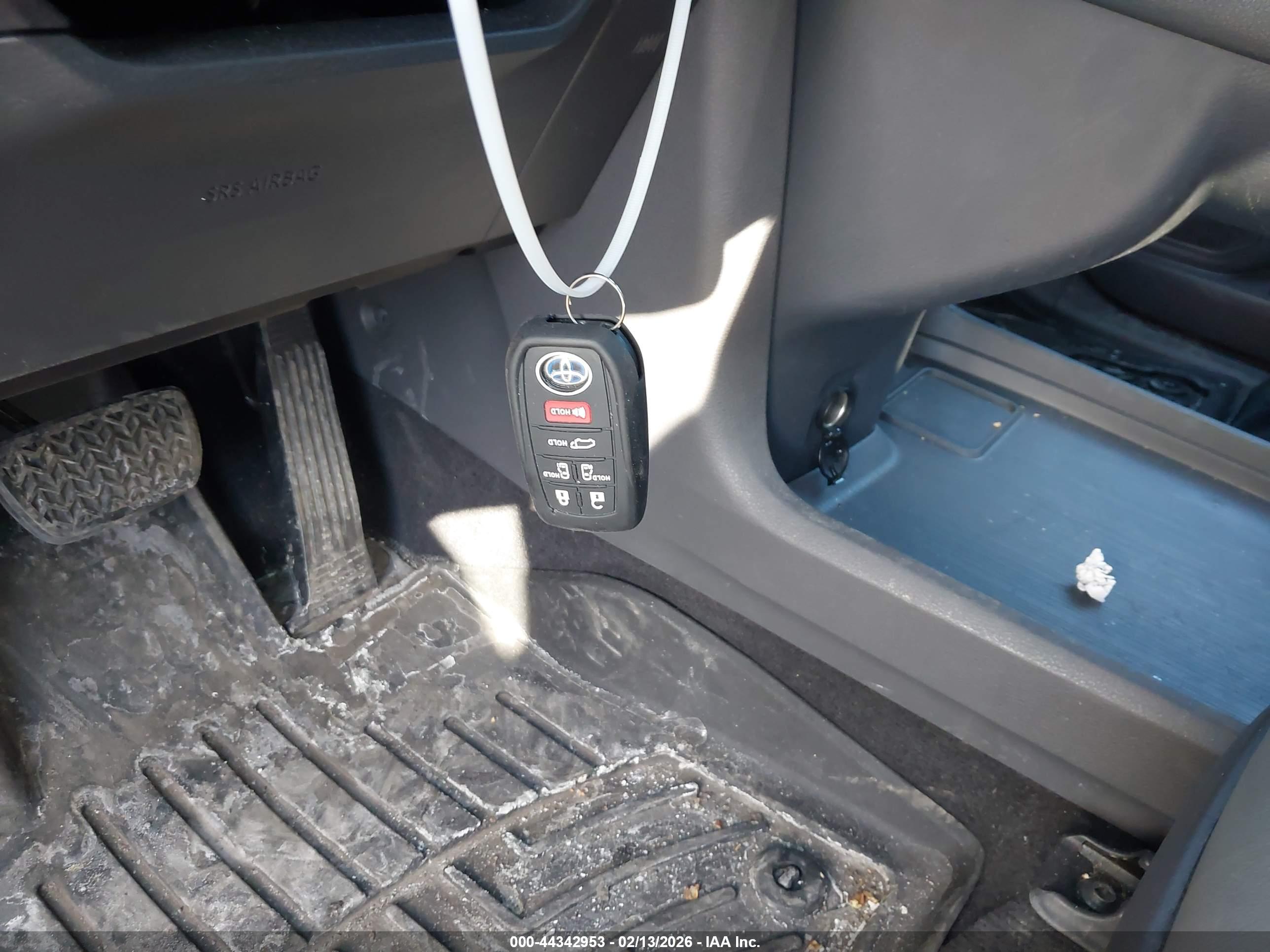 TOYOTA SIENNA image 11