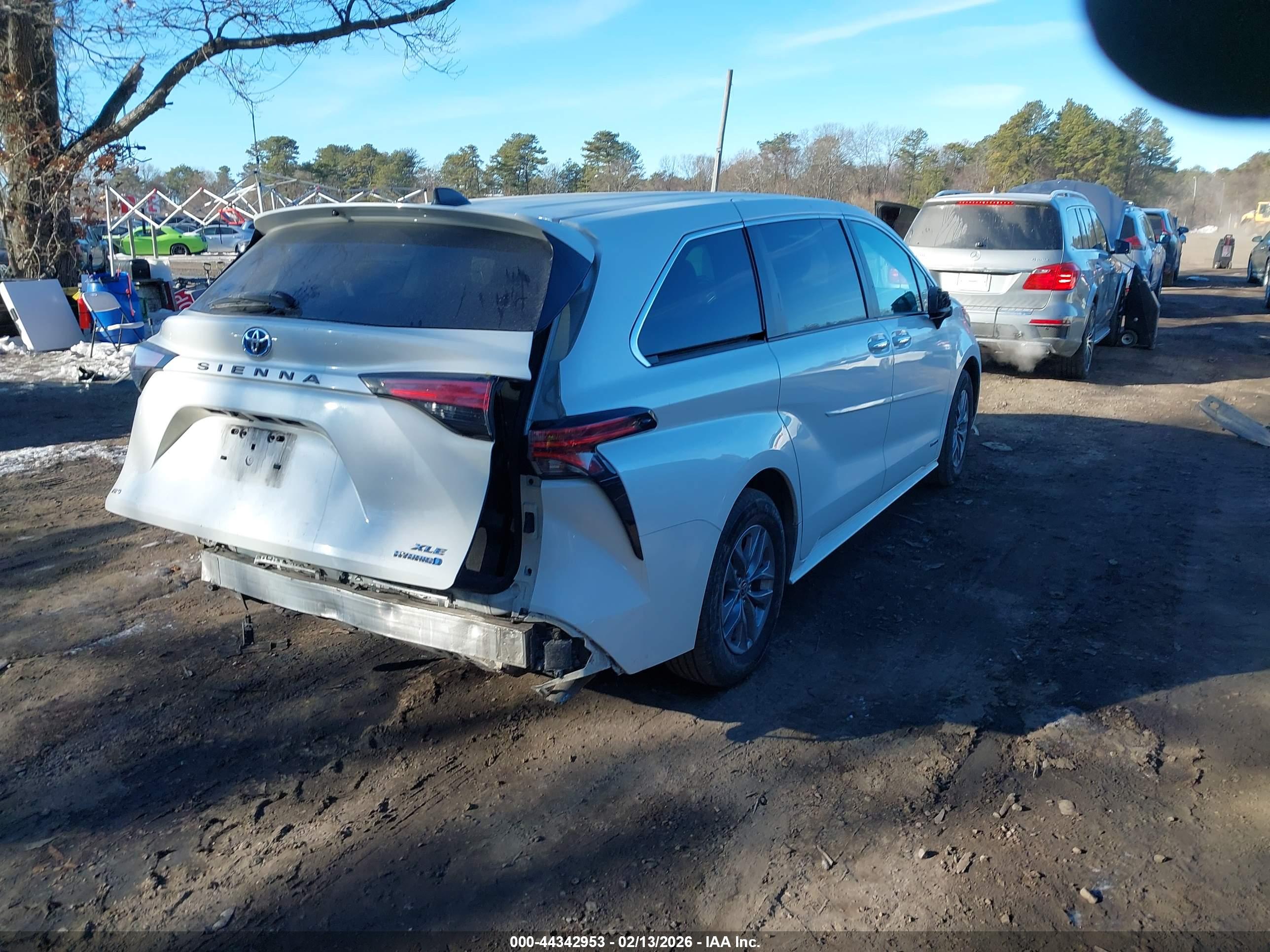 TOYOTA SIENNA image 4