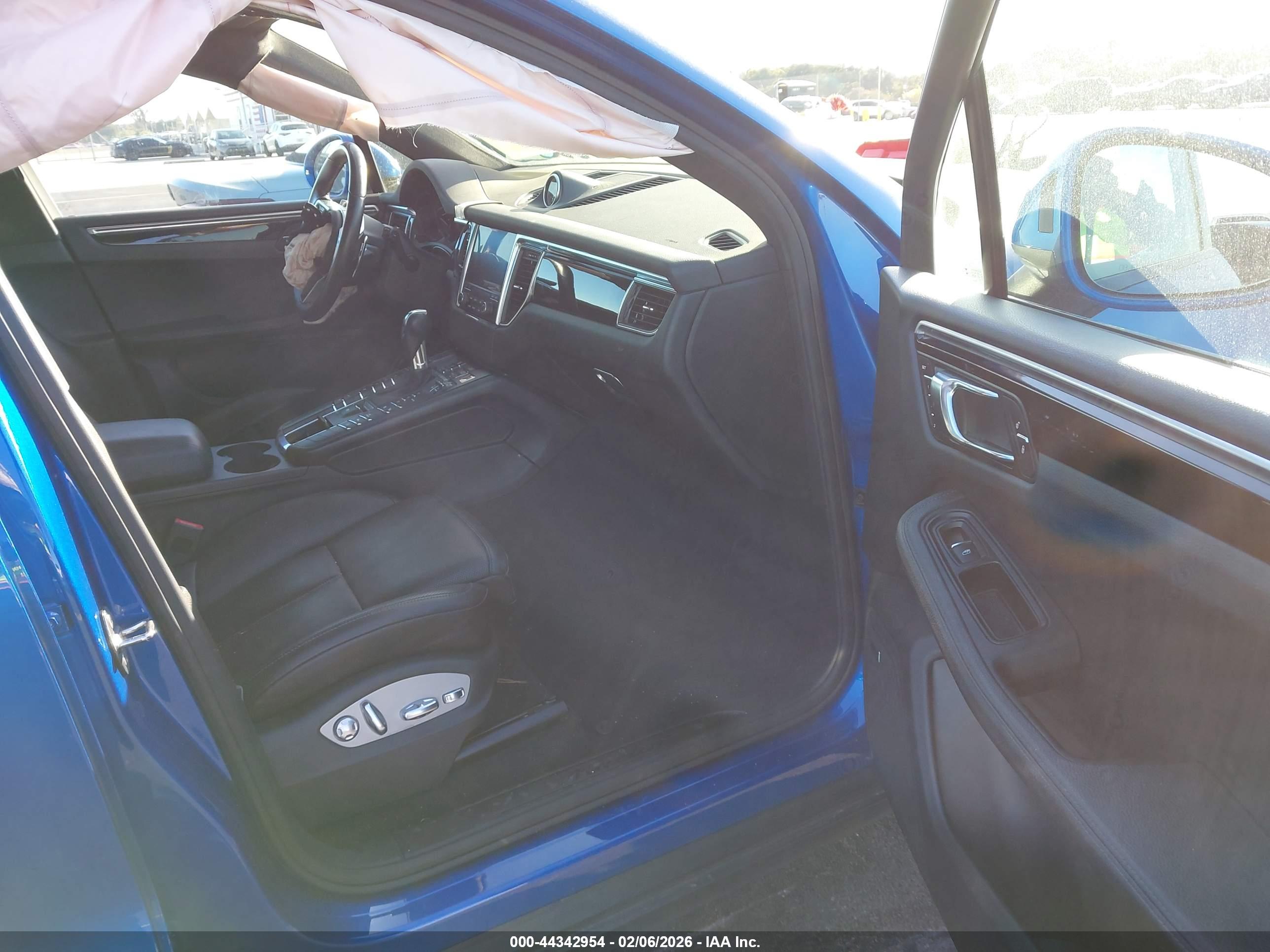 PORSCHE MACAN image 5