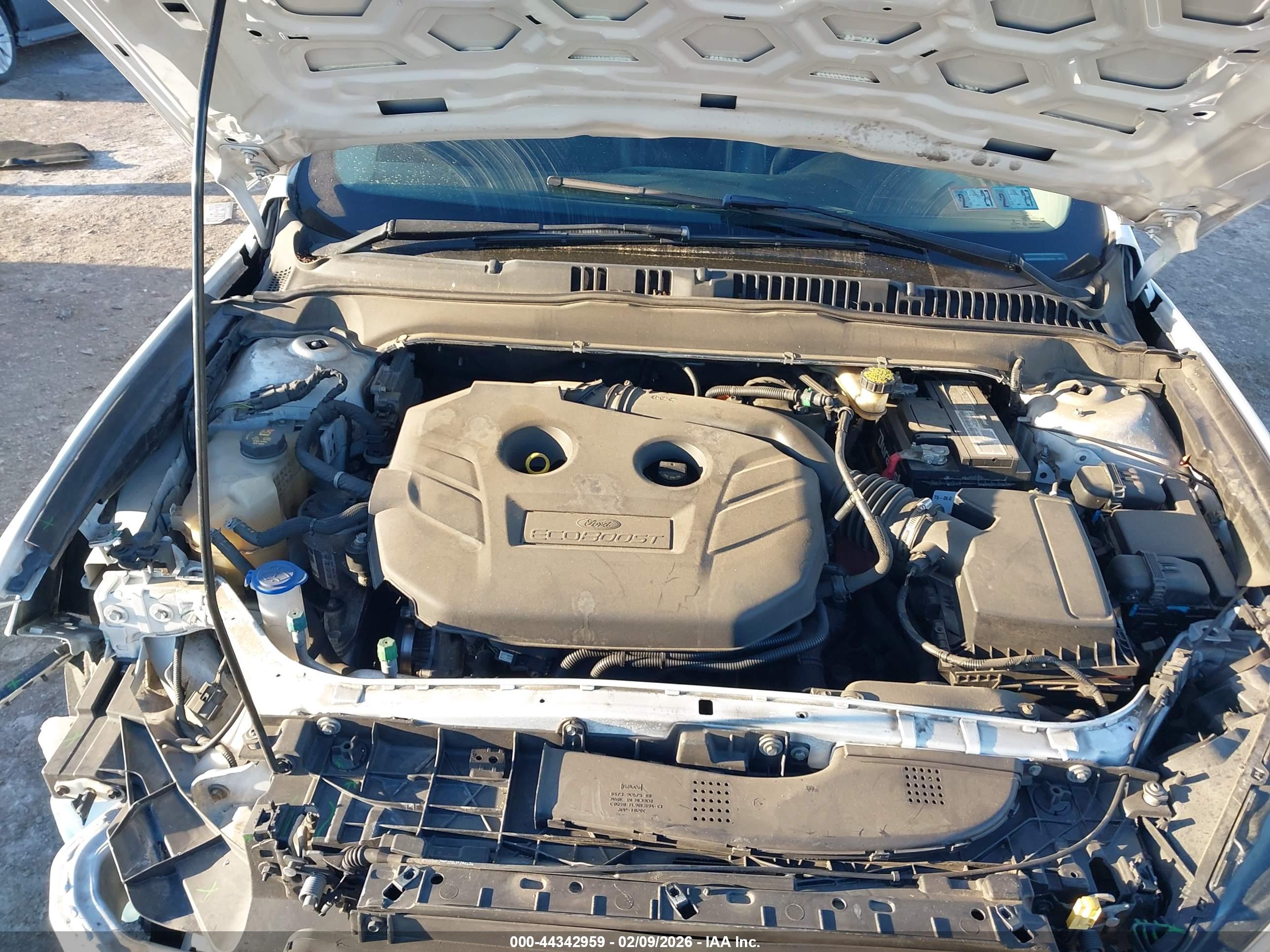FORD FUSION image 10