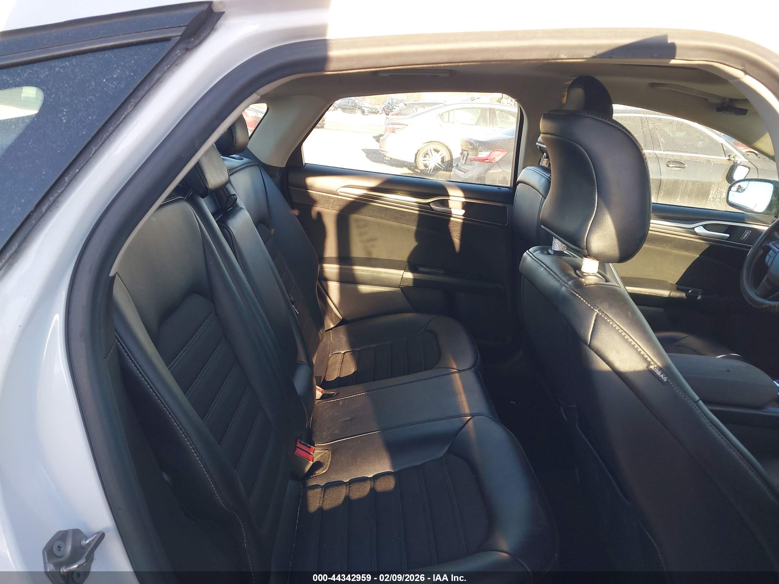 FORD FUSION image 8