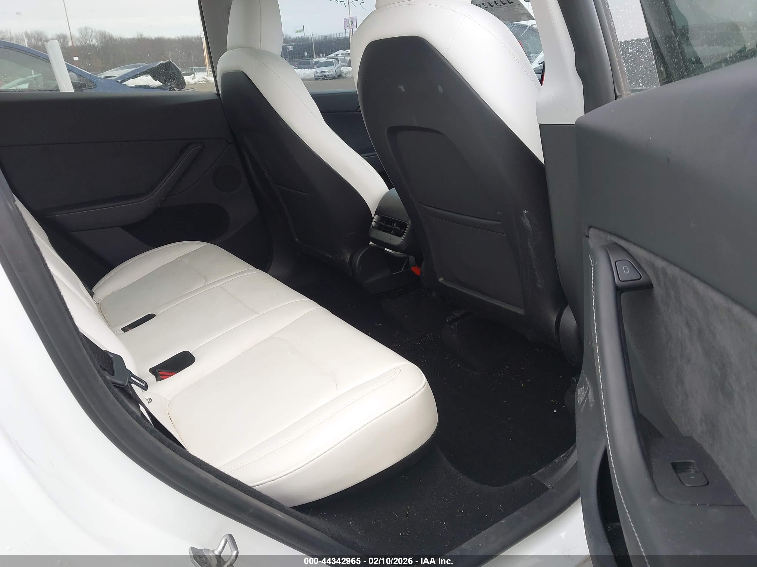 TESLA MODEL image 8