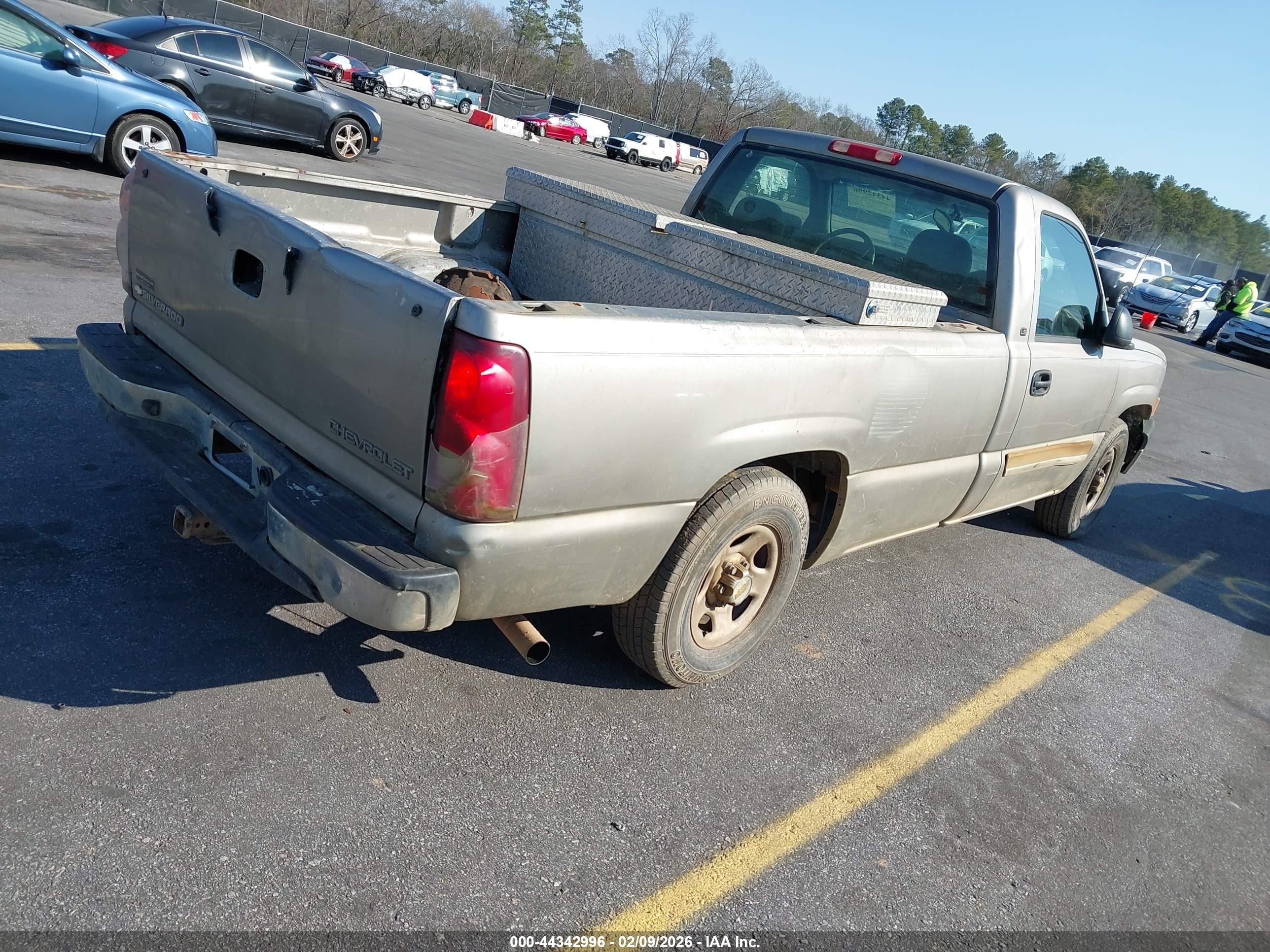 CHEVROLET SILVERADO image 4