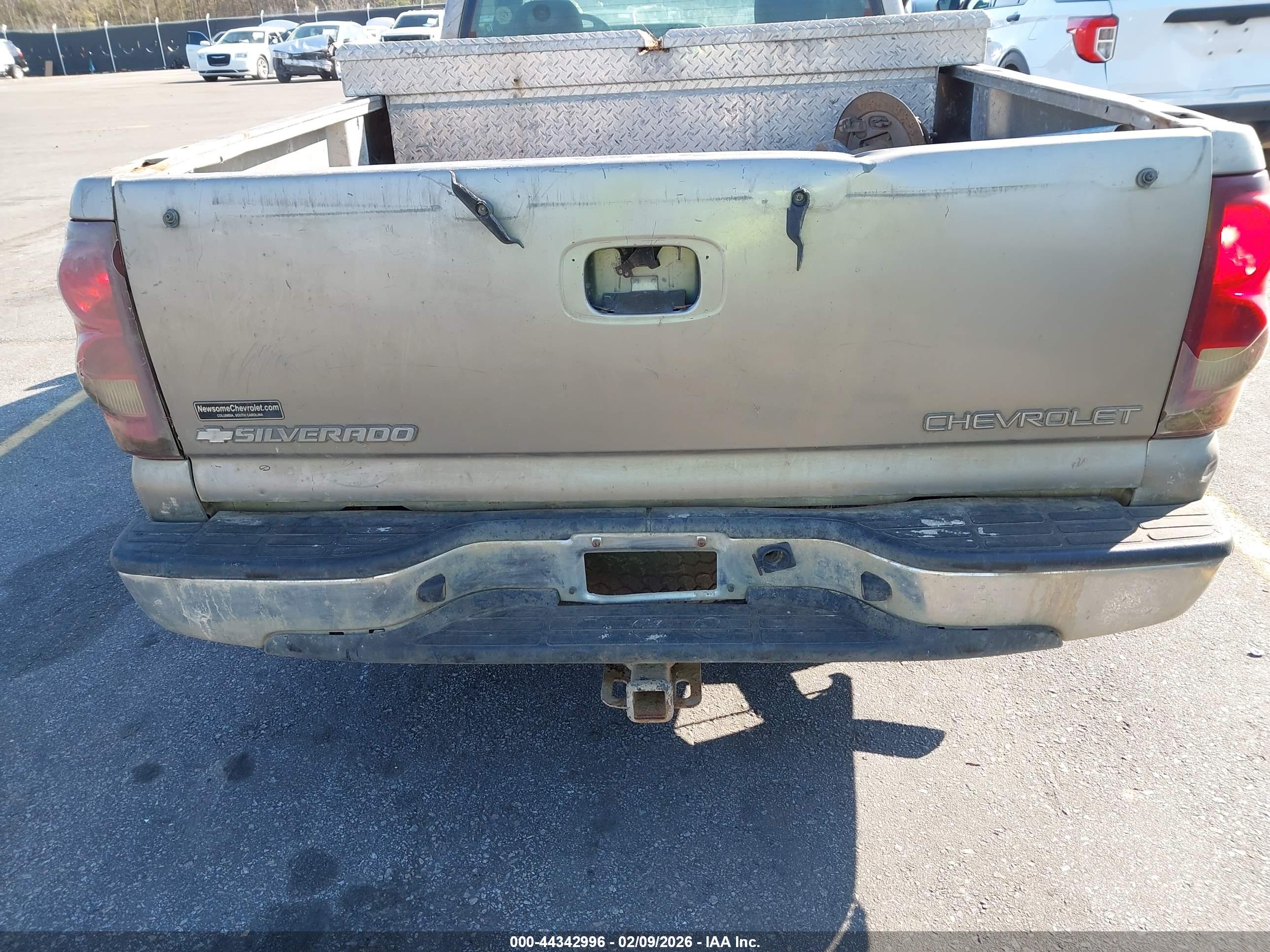 CHEVROLET SILVERADO image 6