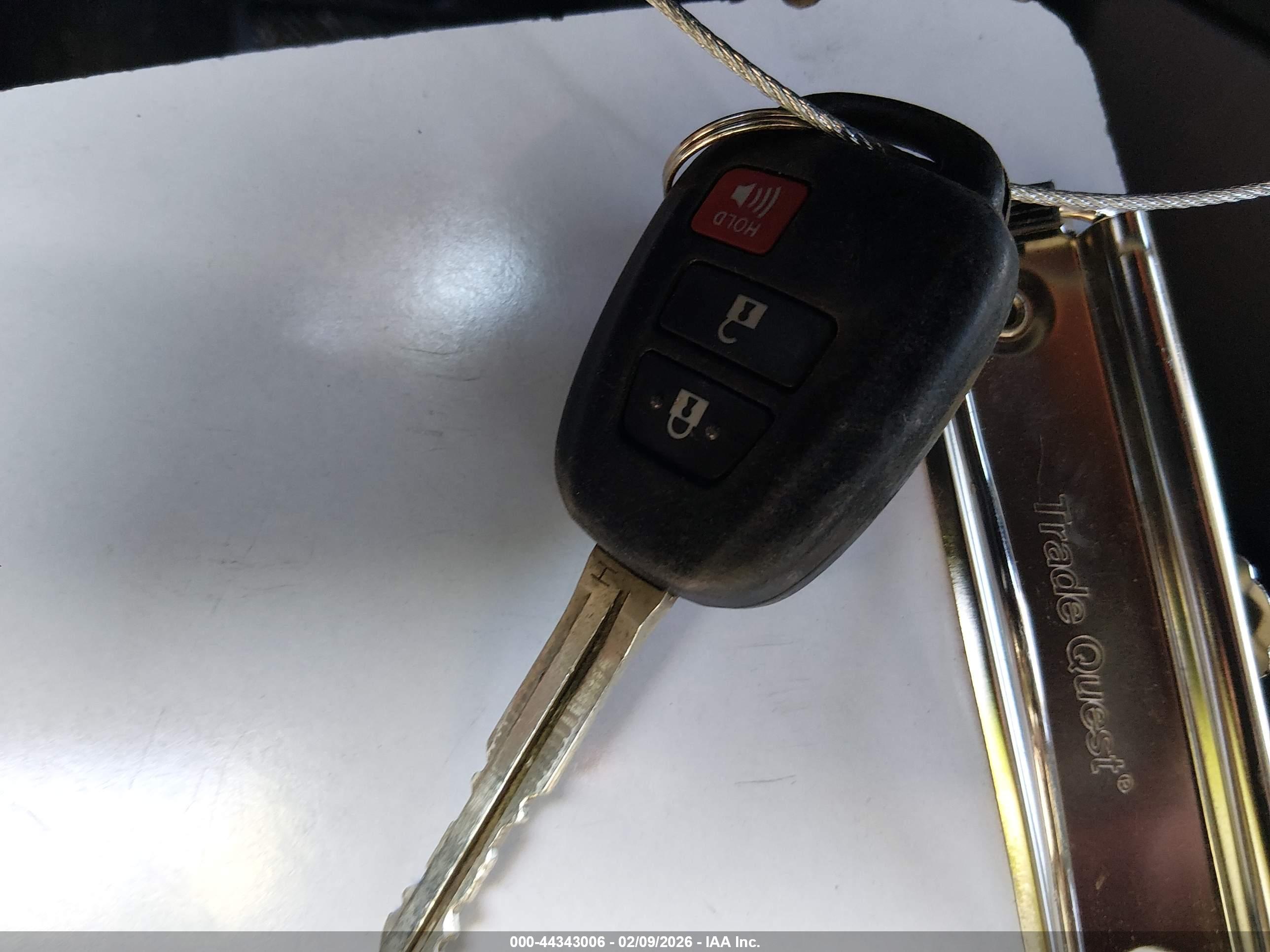TOYOTA RAV4 image 11