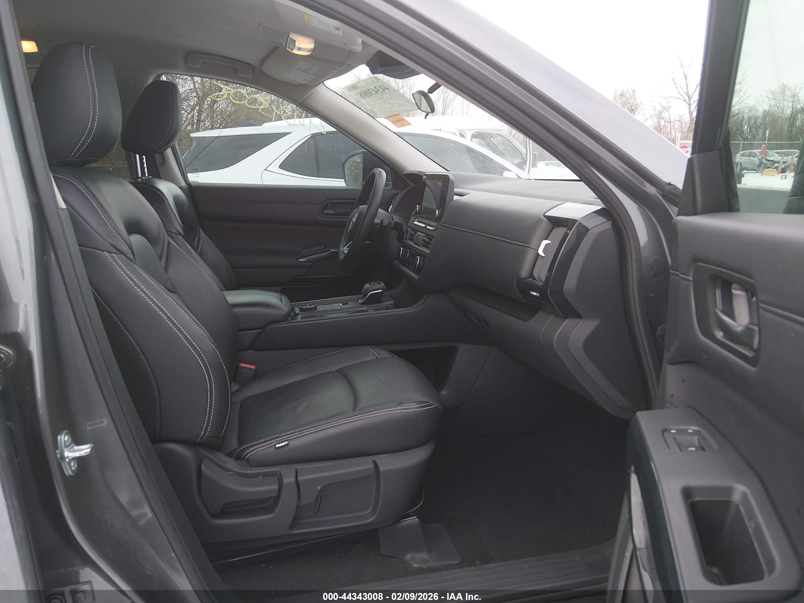 NISSAN PATHFINDER image 5