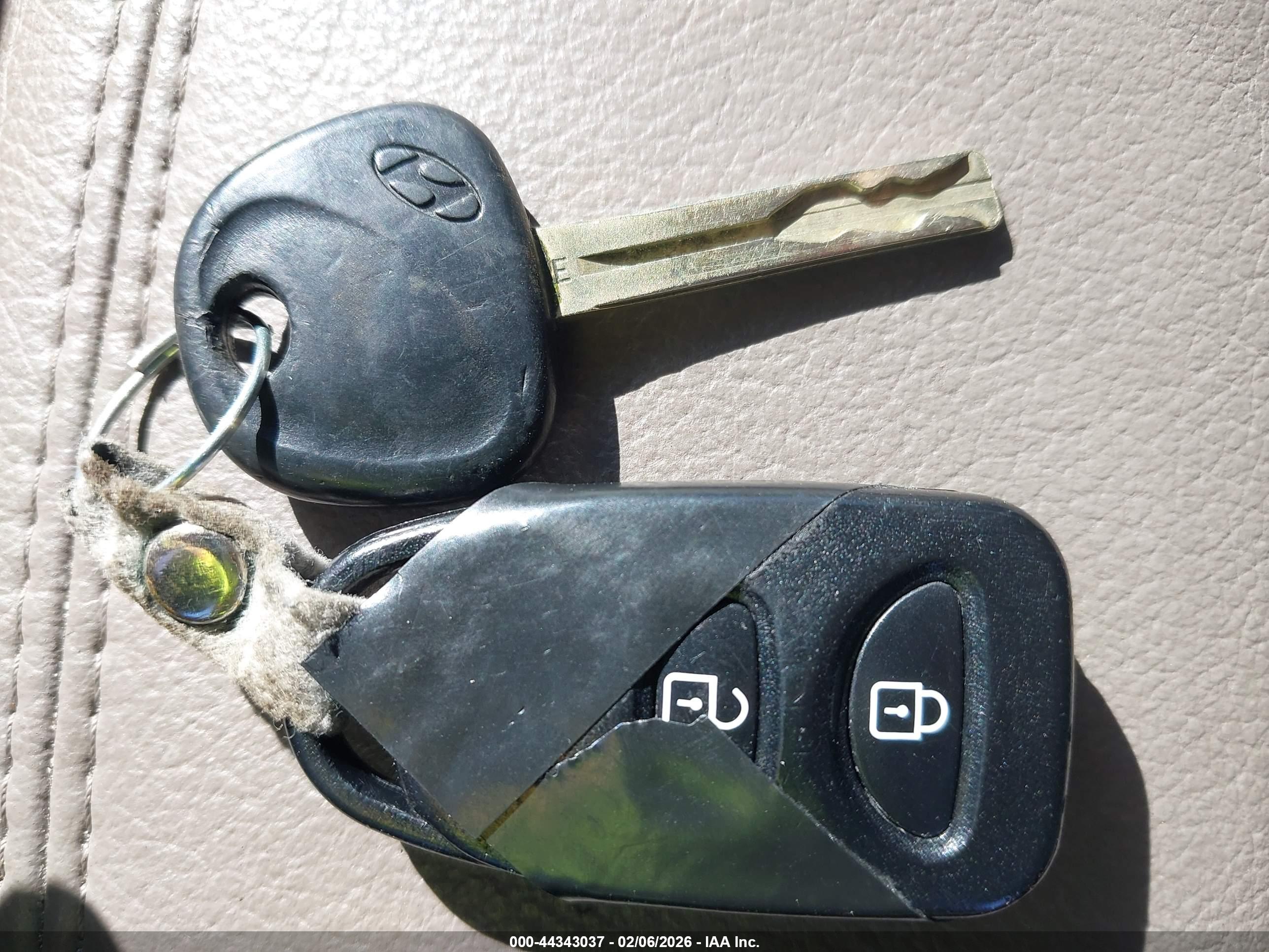 HYUNDAI TUCSON image 11