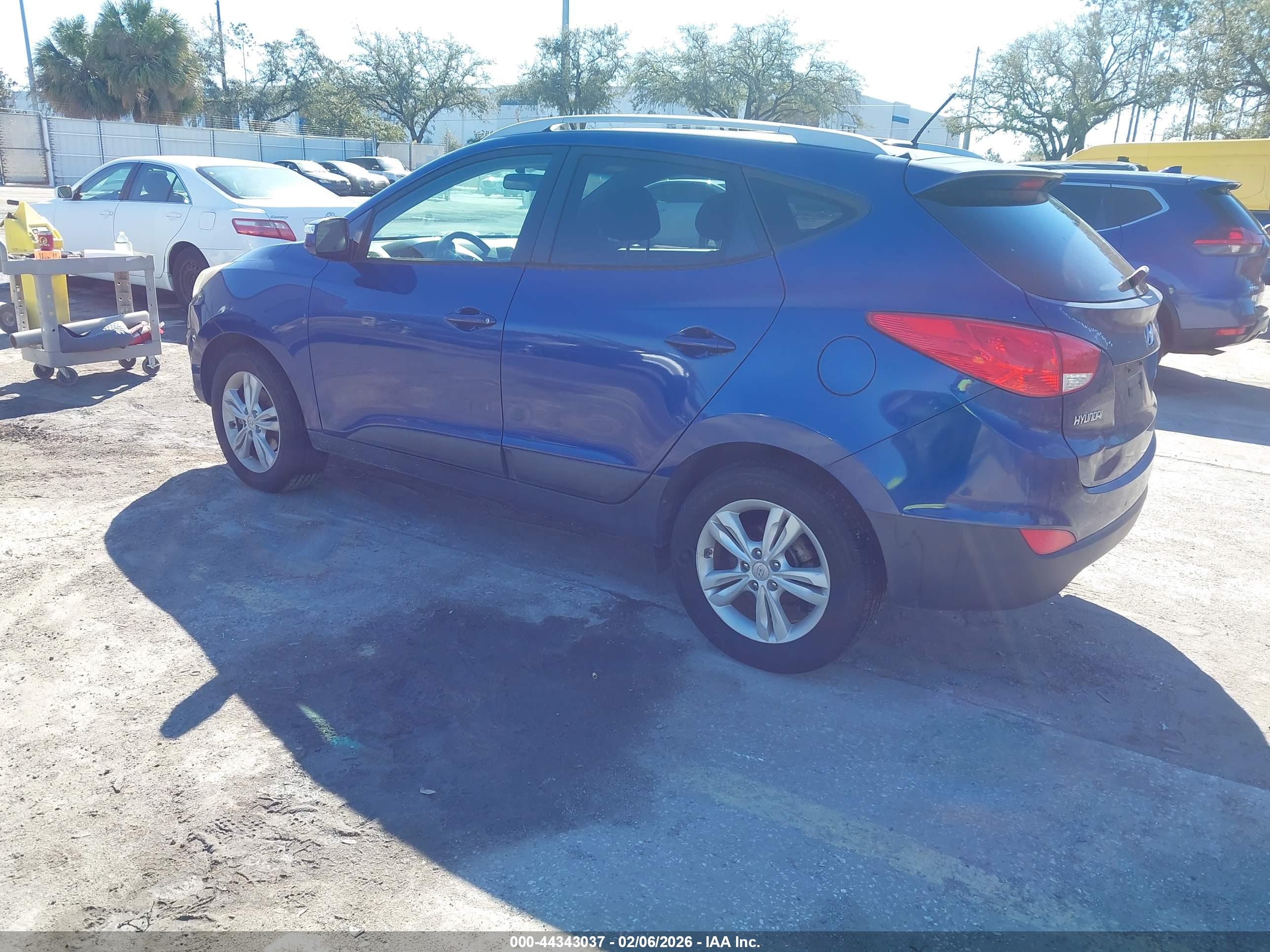 HYUNDAI TUCSON image 3