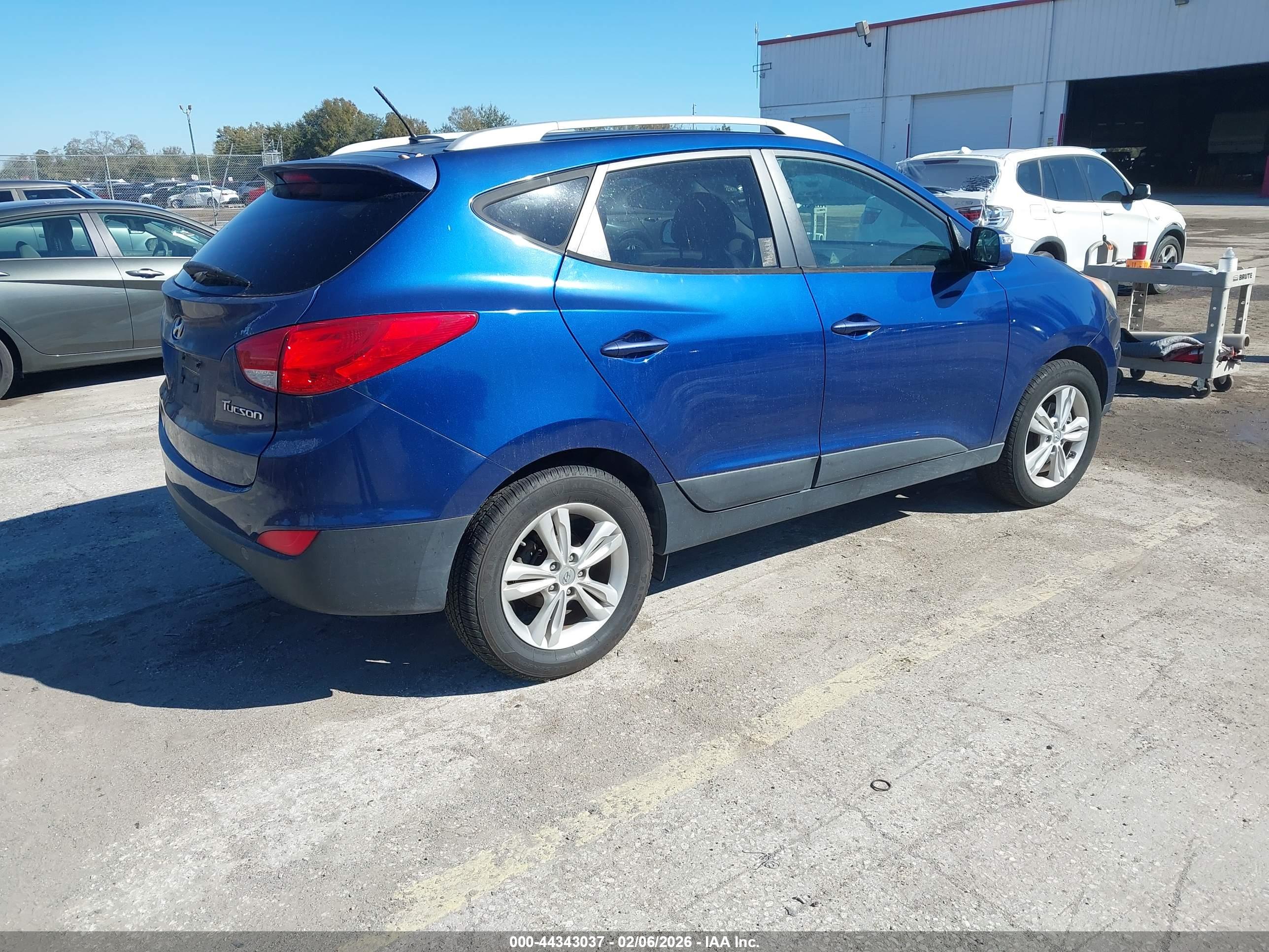 HYUNDAI TUCSON image 4