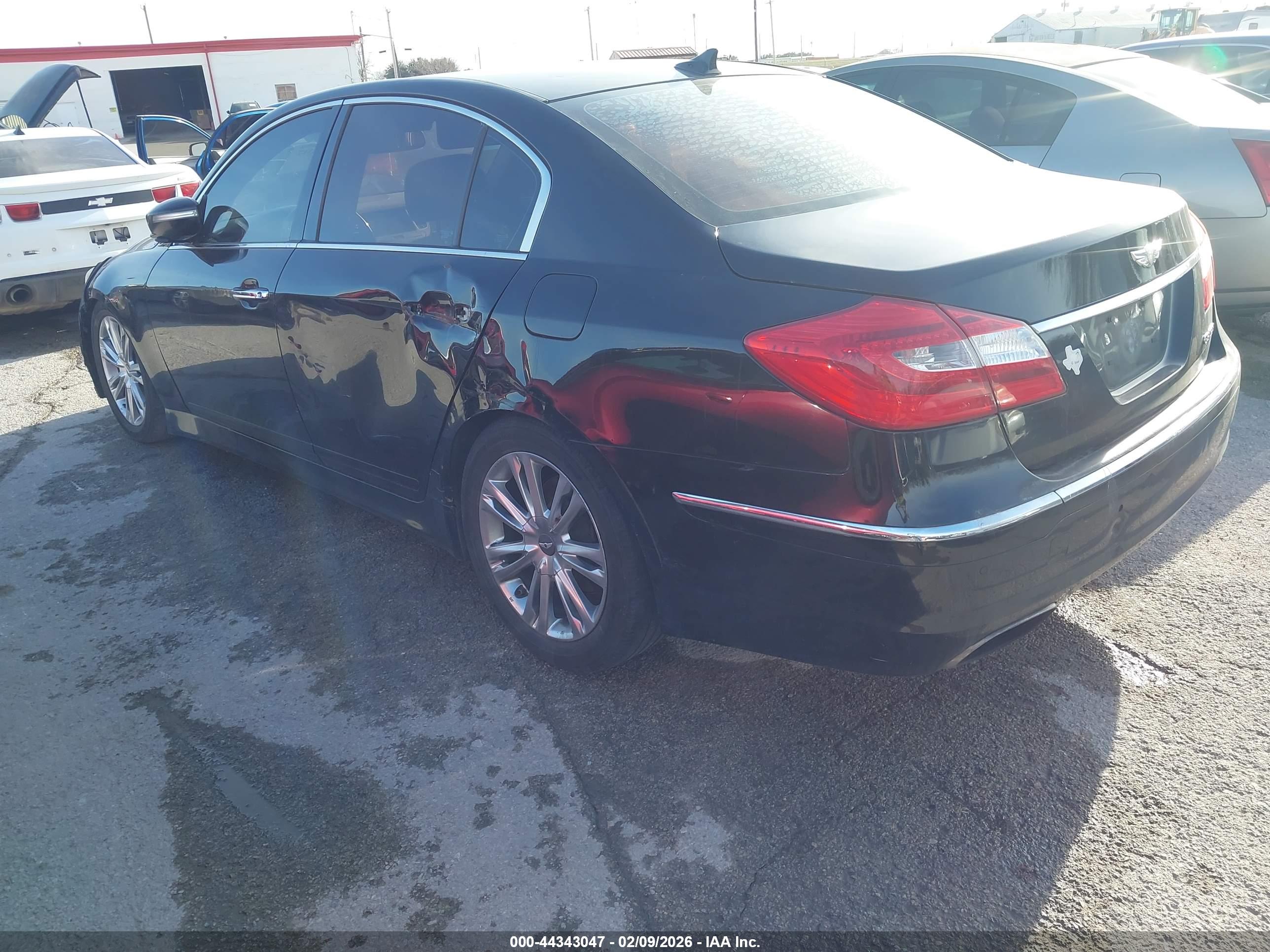HYUNDAI GENESIS image 3