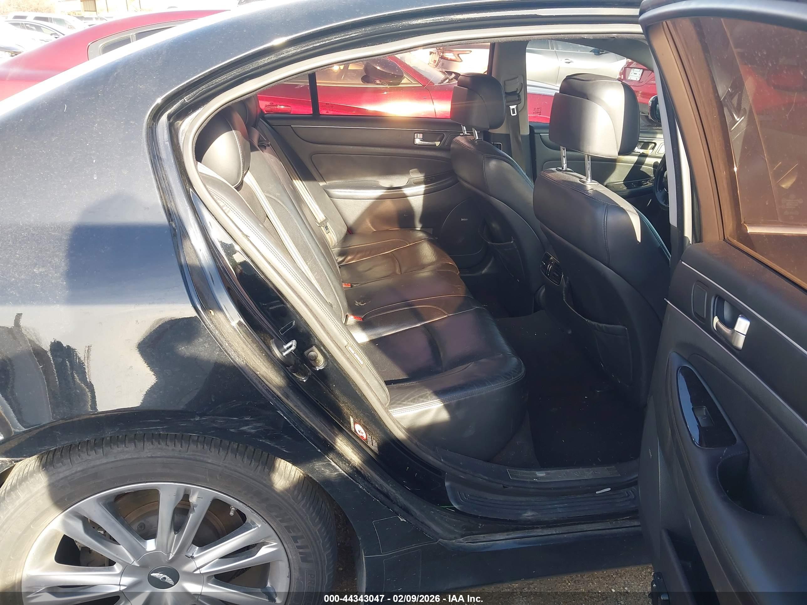 HYUNDAI GENESIS image 8