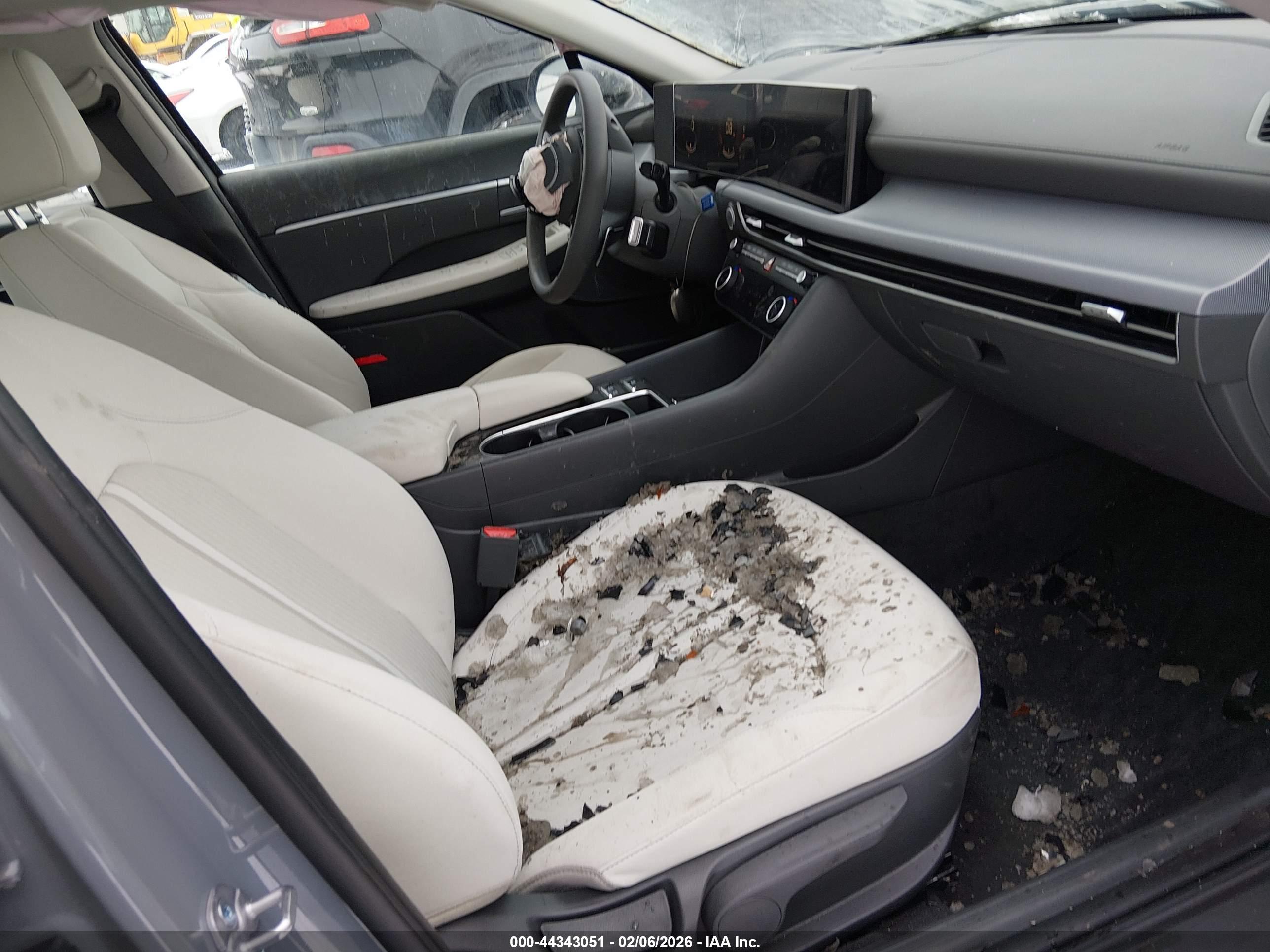 HYUNDAI SONATA image 5