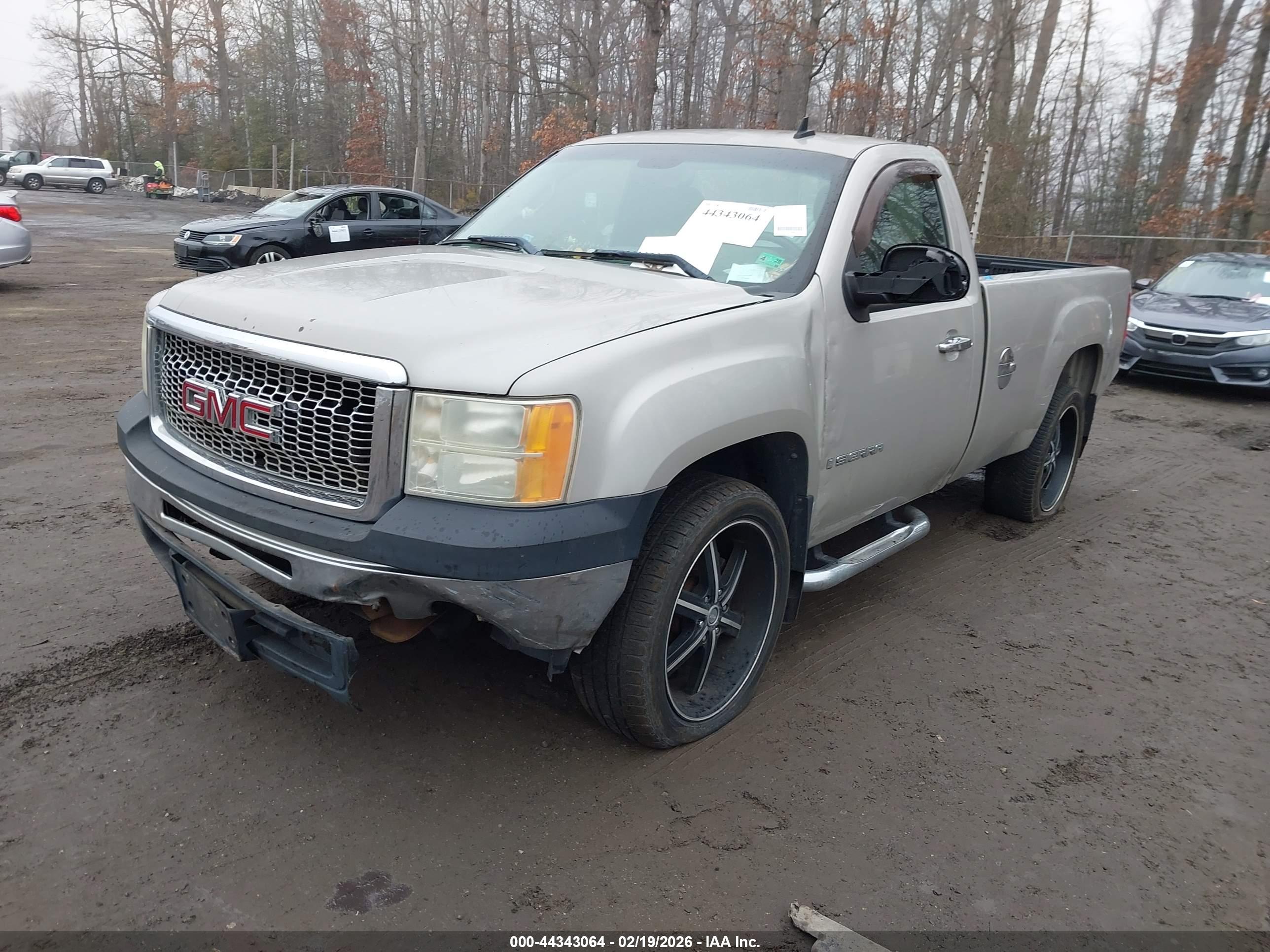 GMC SIERRA image 2