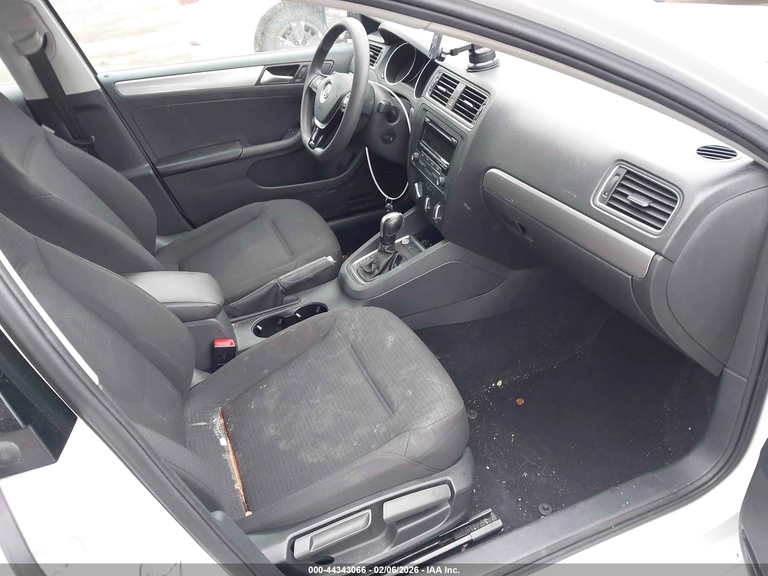 VOLKSWAGEN JETTA image 5
