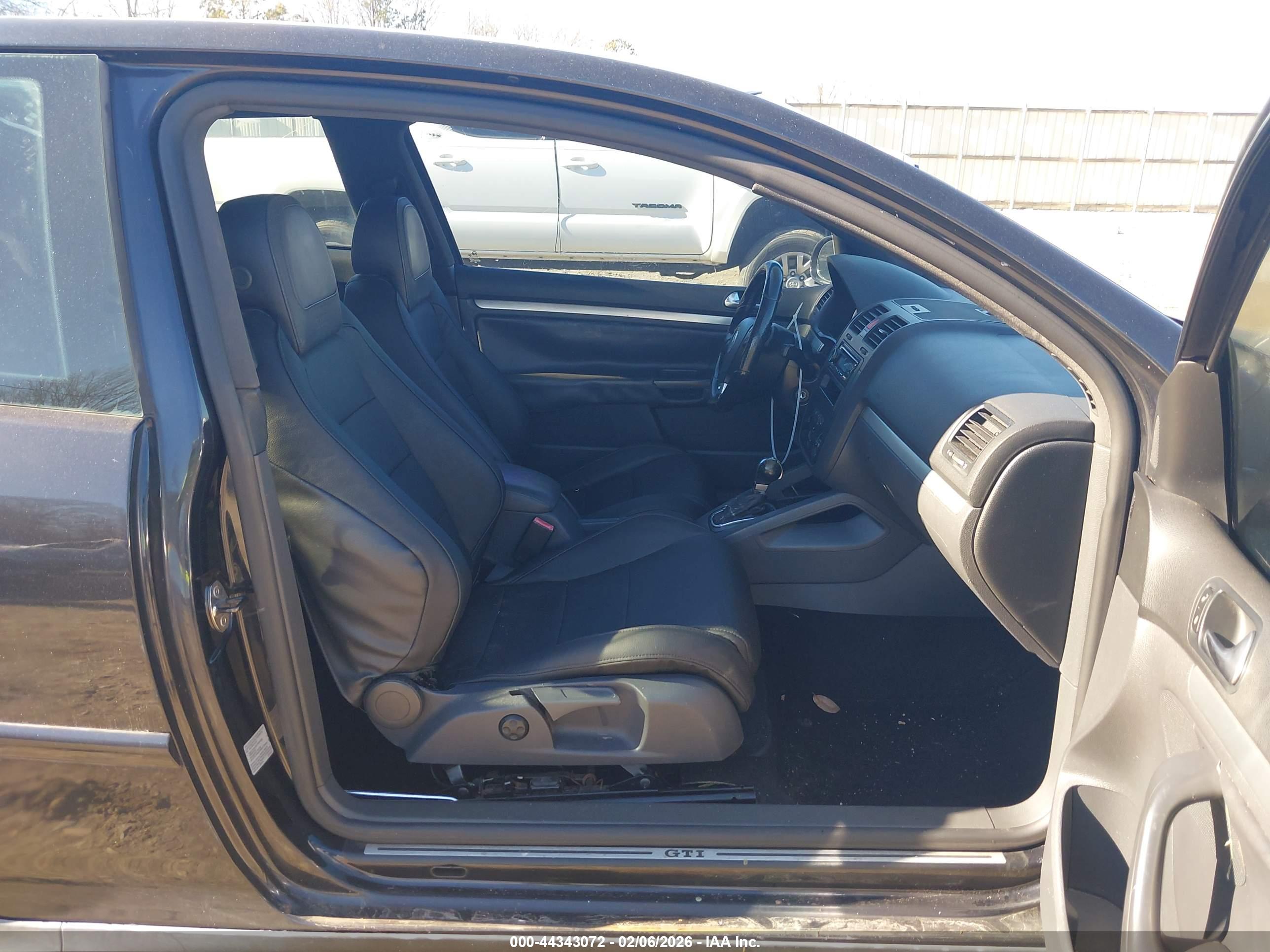 VOLKSWAGEN GTI image 5
