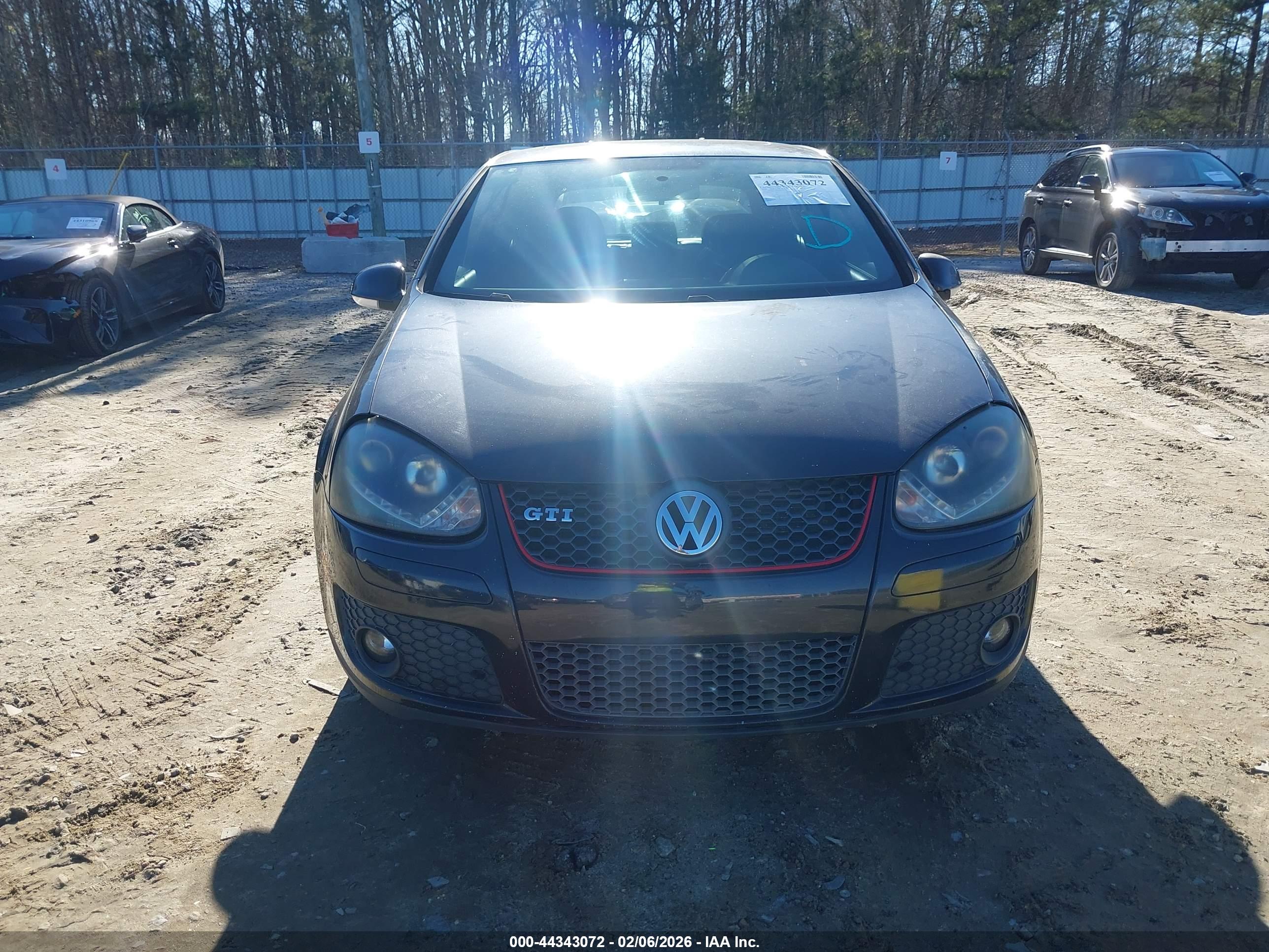 VOLKSWAGEN GTI image 6