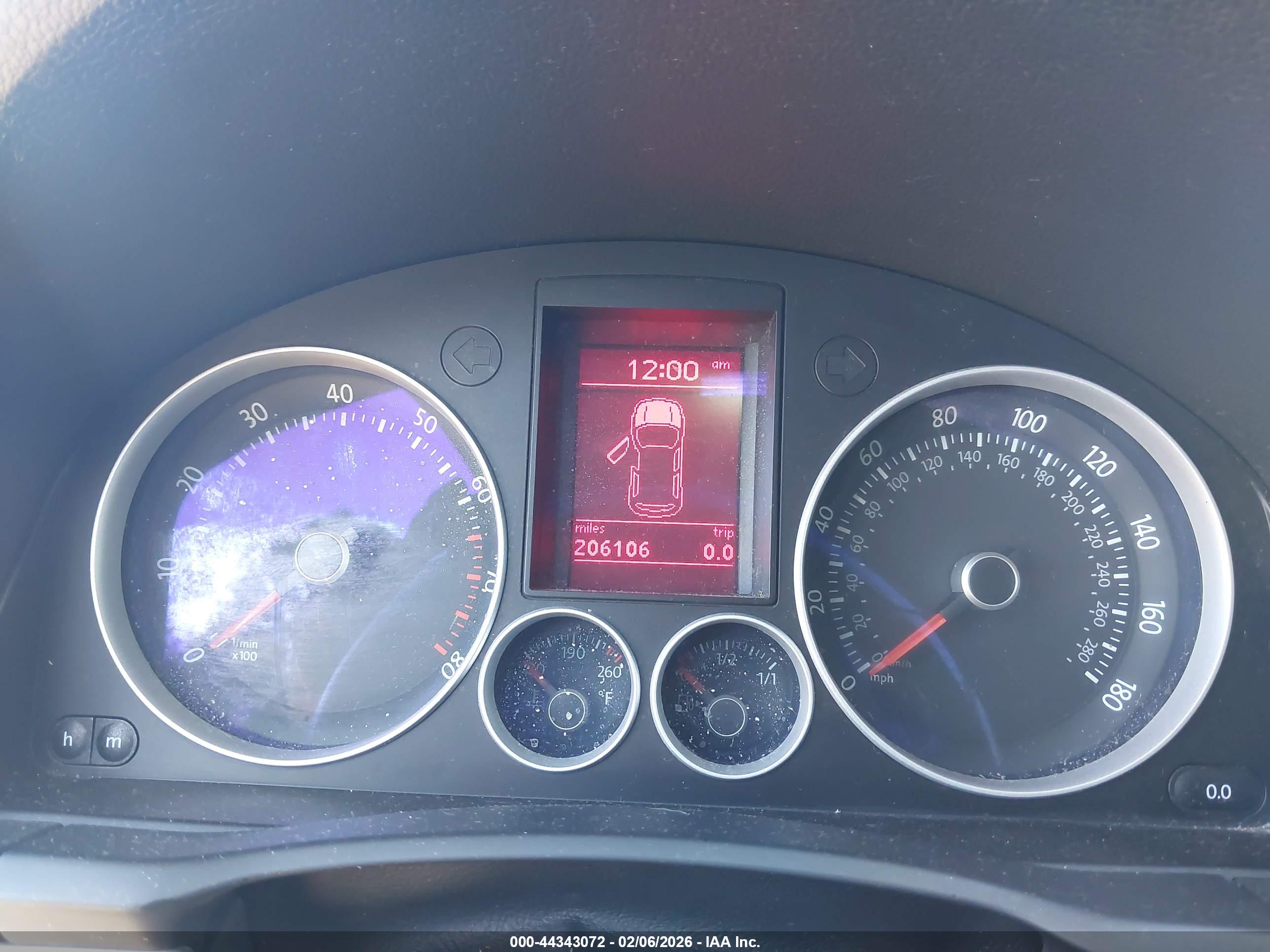 VOLKSWAGEN GTI image 7
