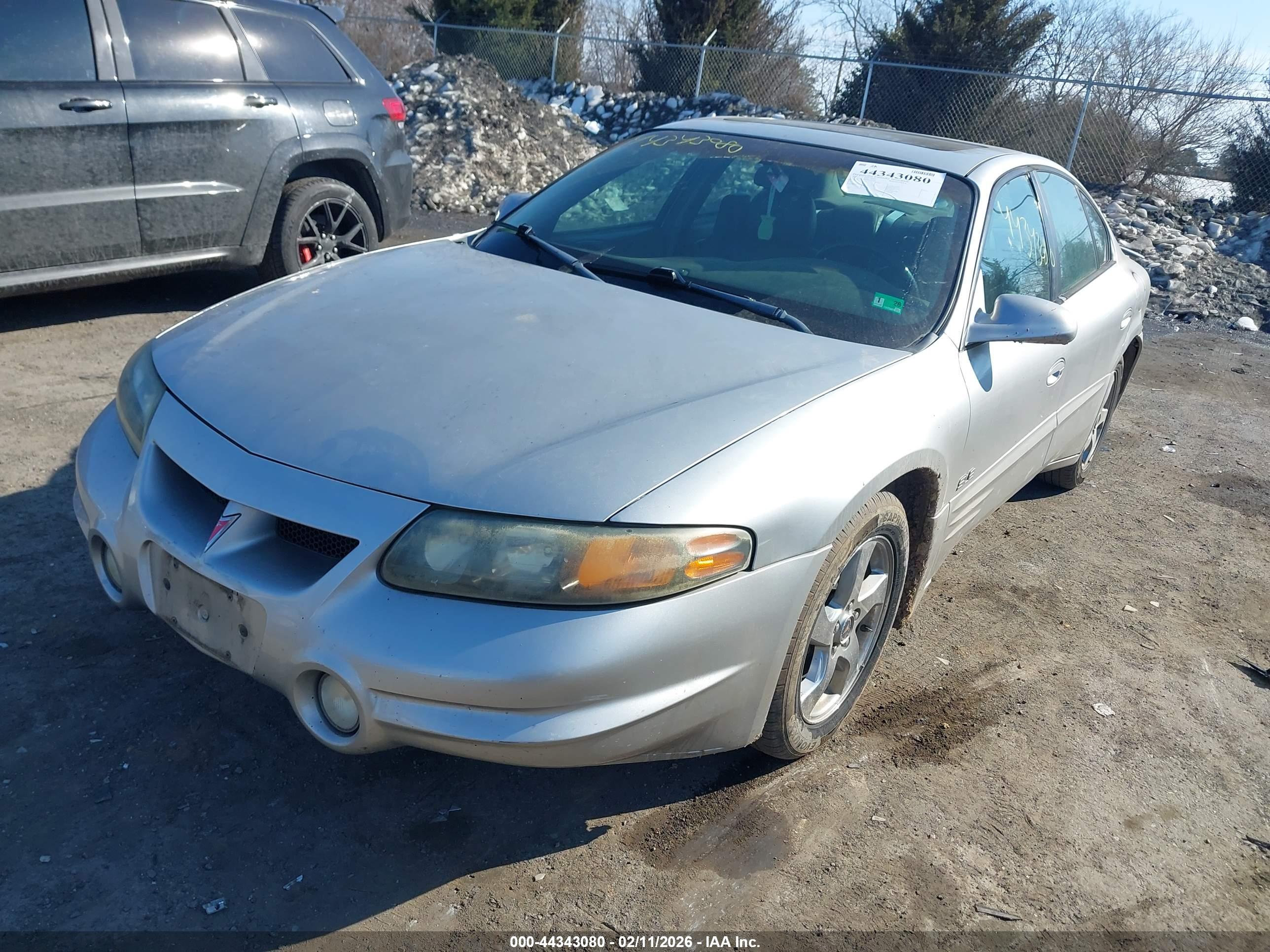 PONTIAC BONNEVILLE image 2