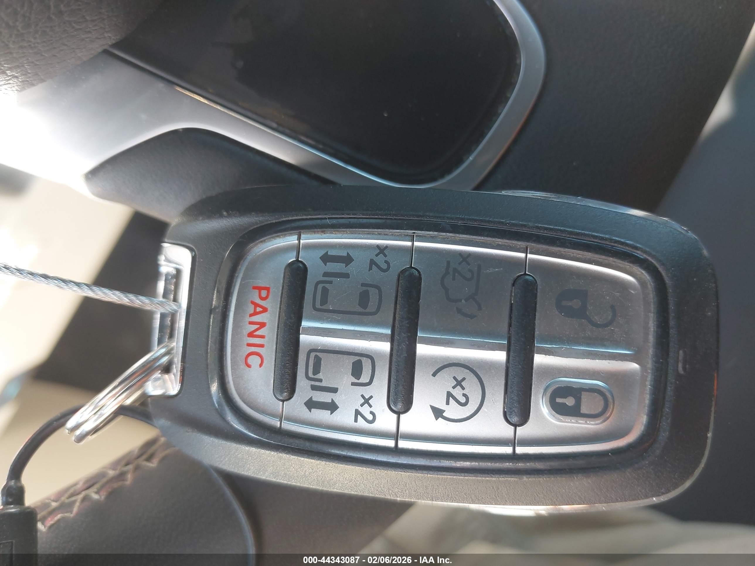 CHRYSLER PACIFICA image 11