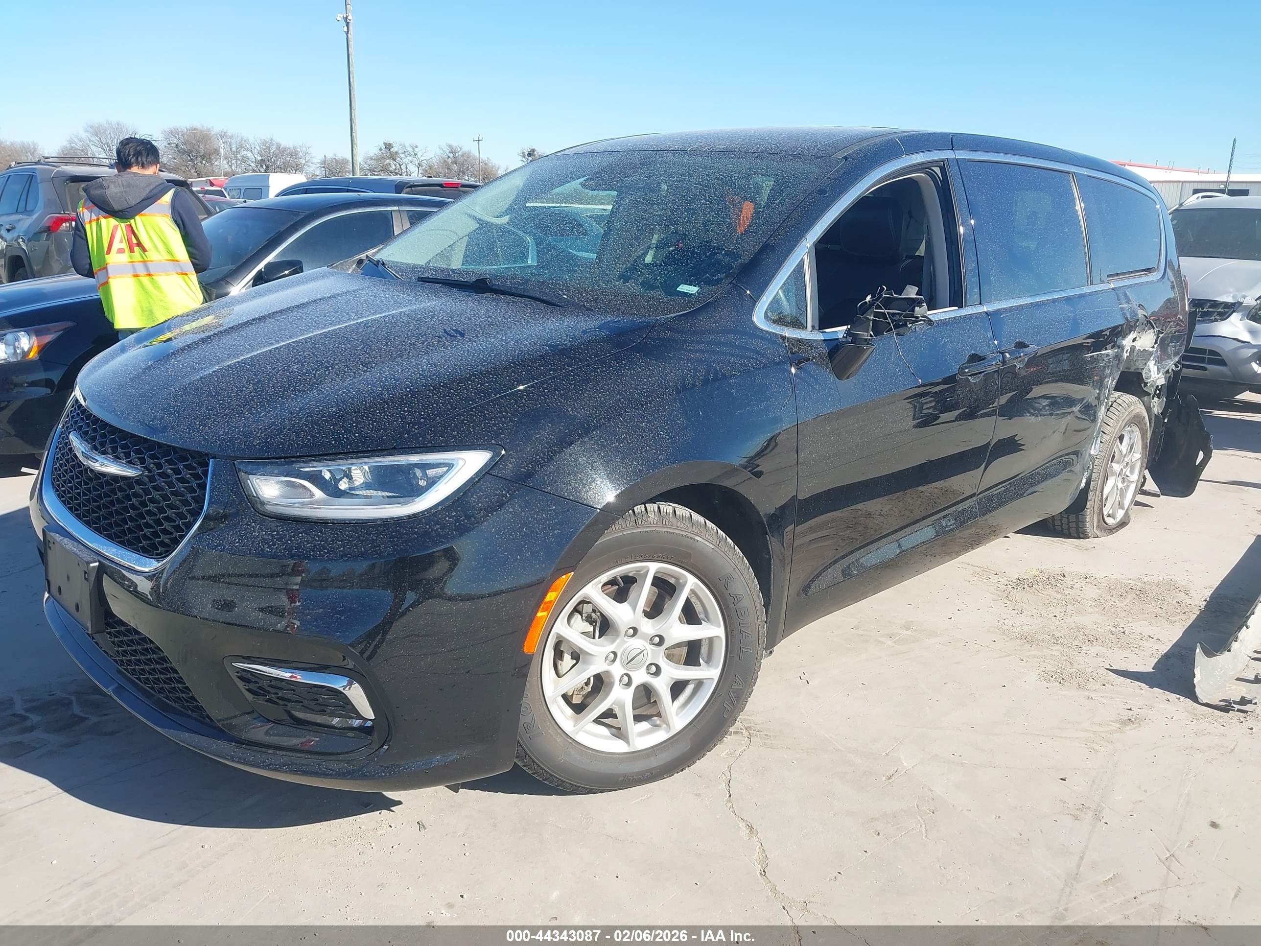 CHRYSLER PACIFICA image 2