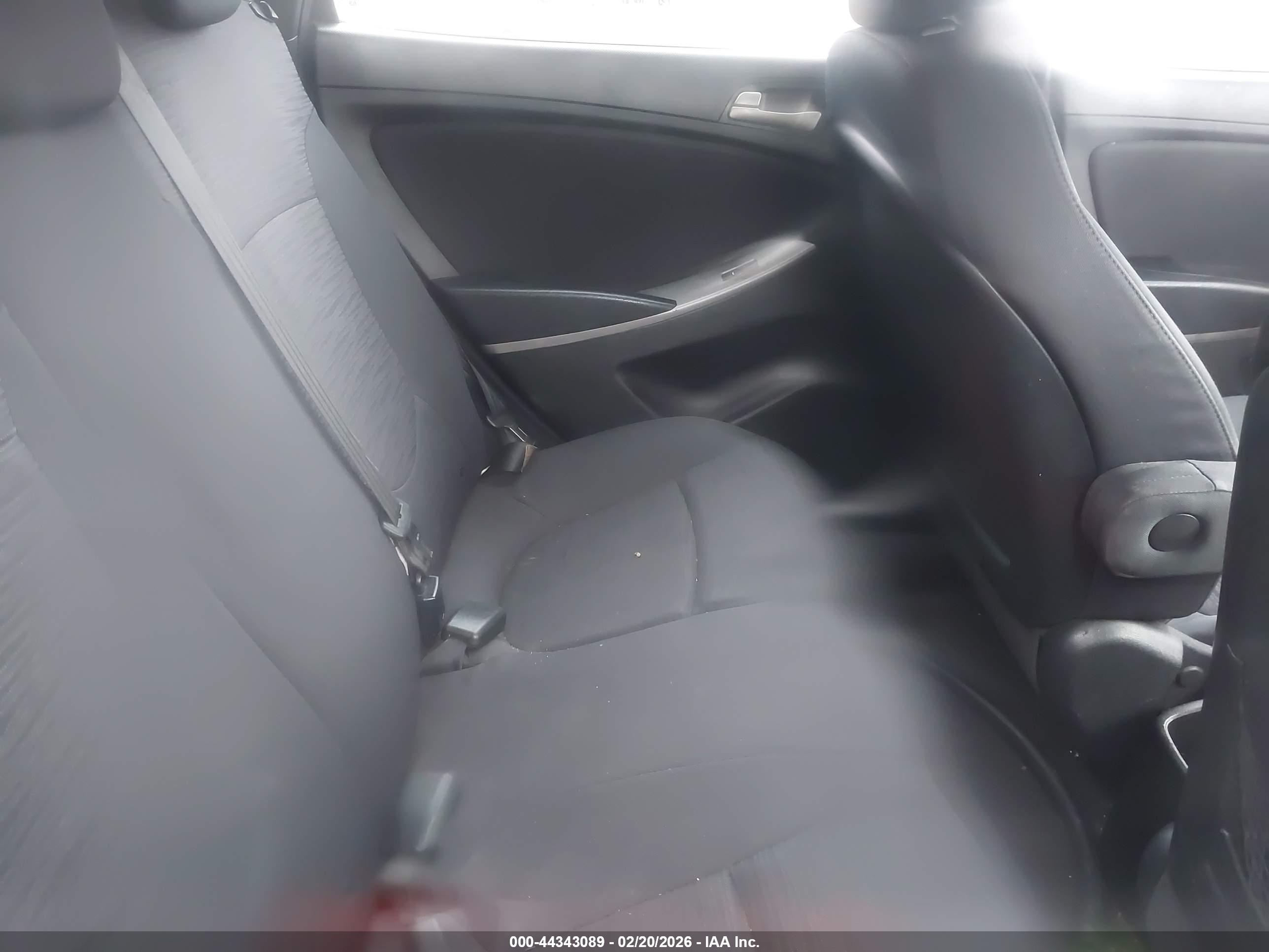 HYUNDAI ACCENT image 8