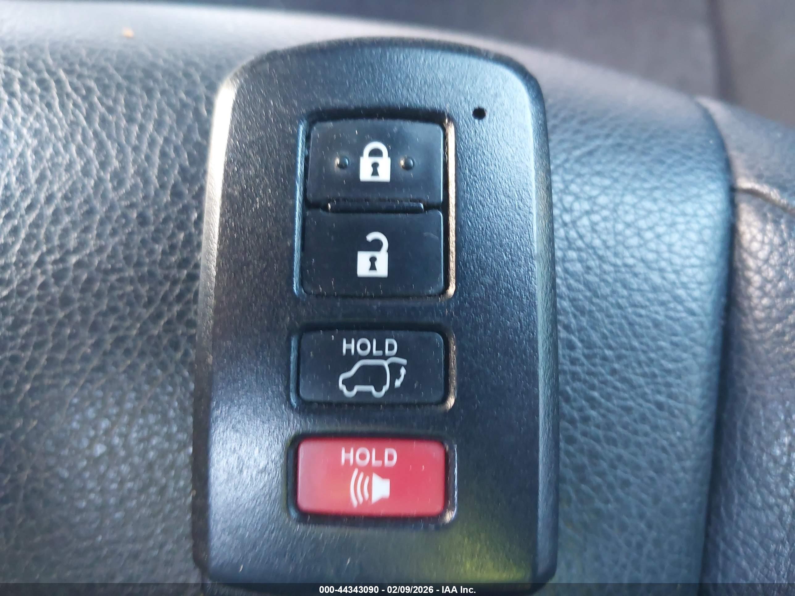 TOYOTA RAV4 image 11
