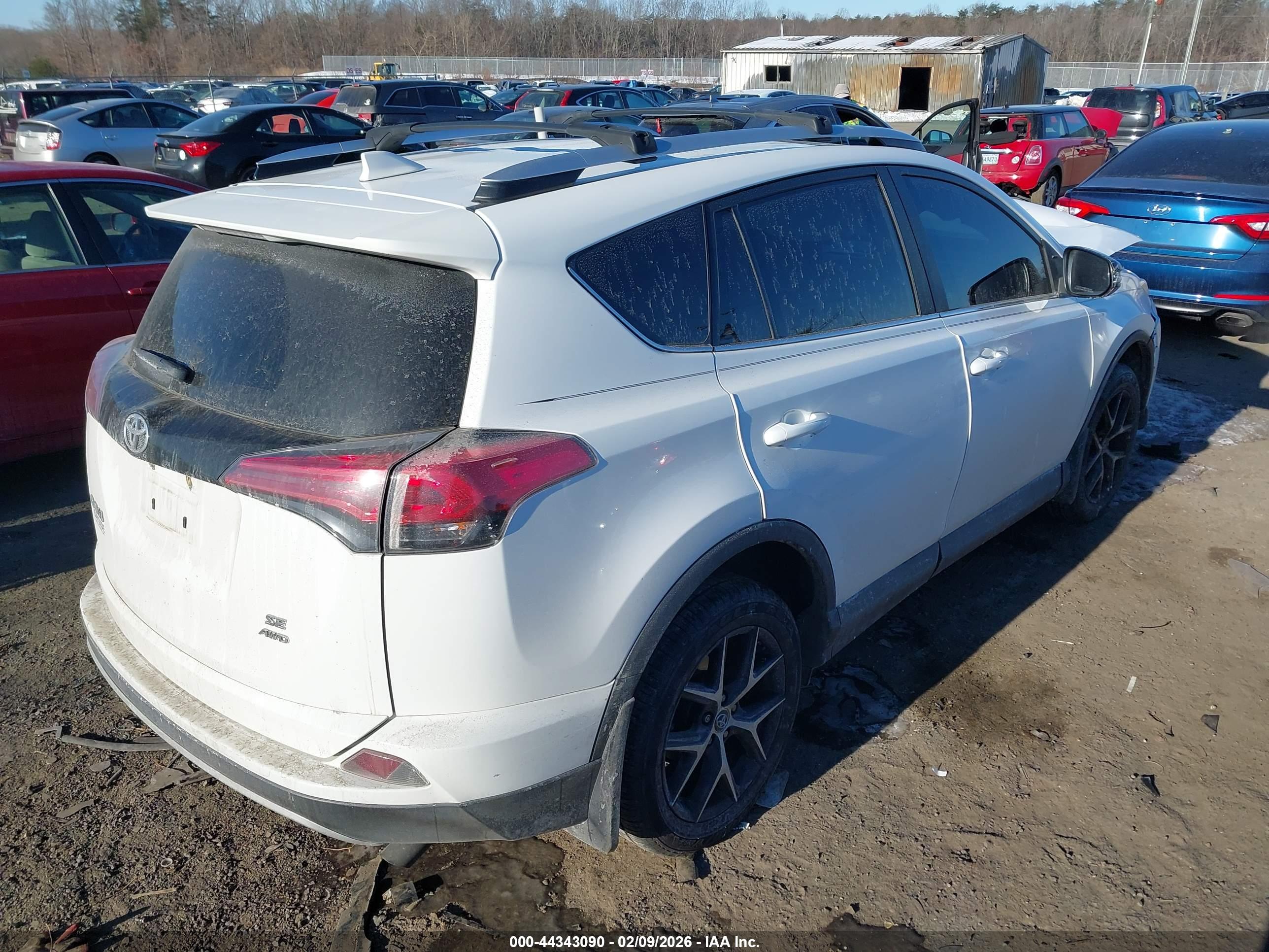 TOYOTA RAV4 image 4