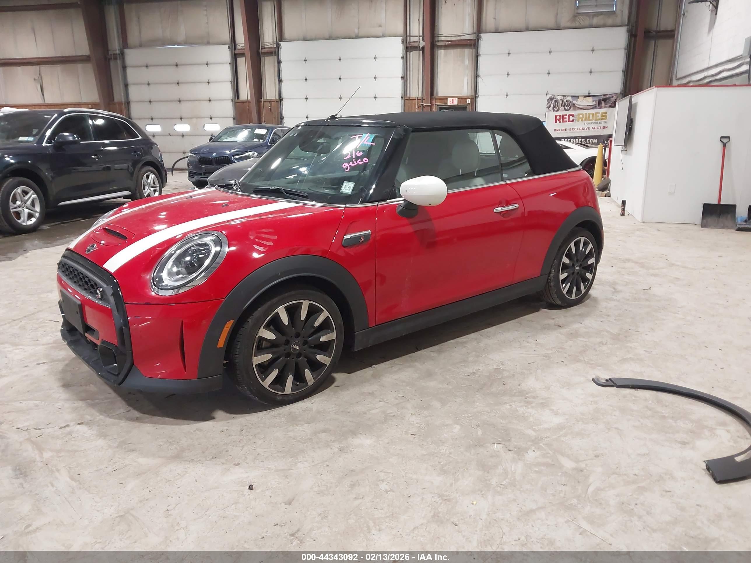 MINI CONVERTIBLE image 2